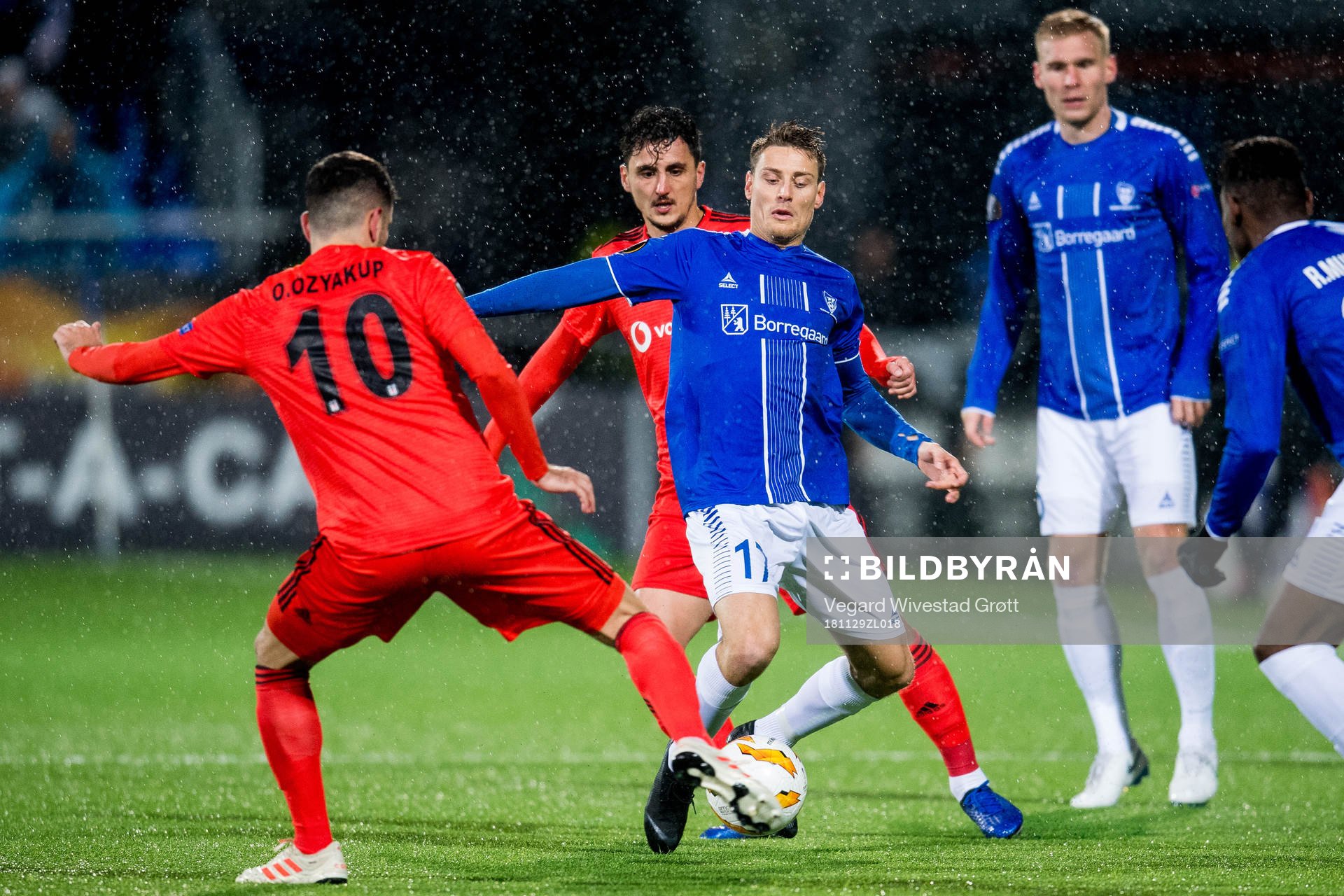 Oguzhan Özyakup of Besiktas and Kristoffer Zachariassen of