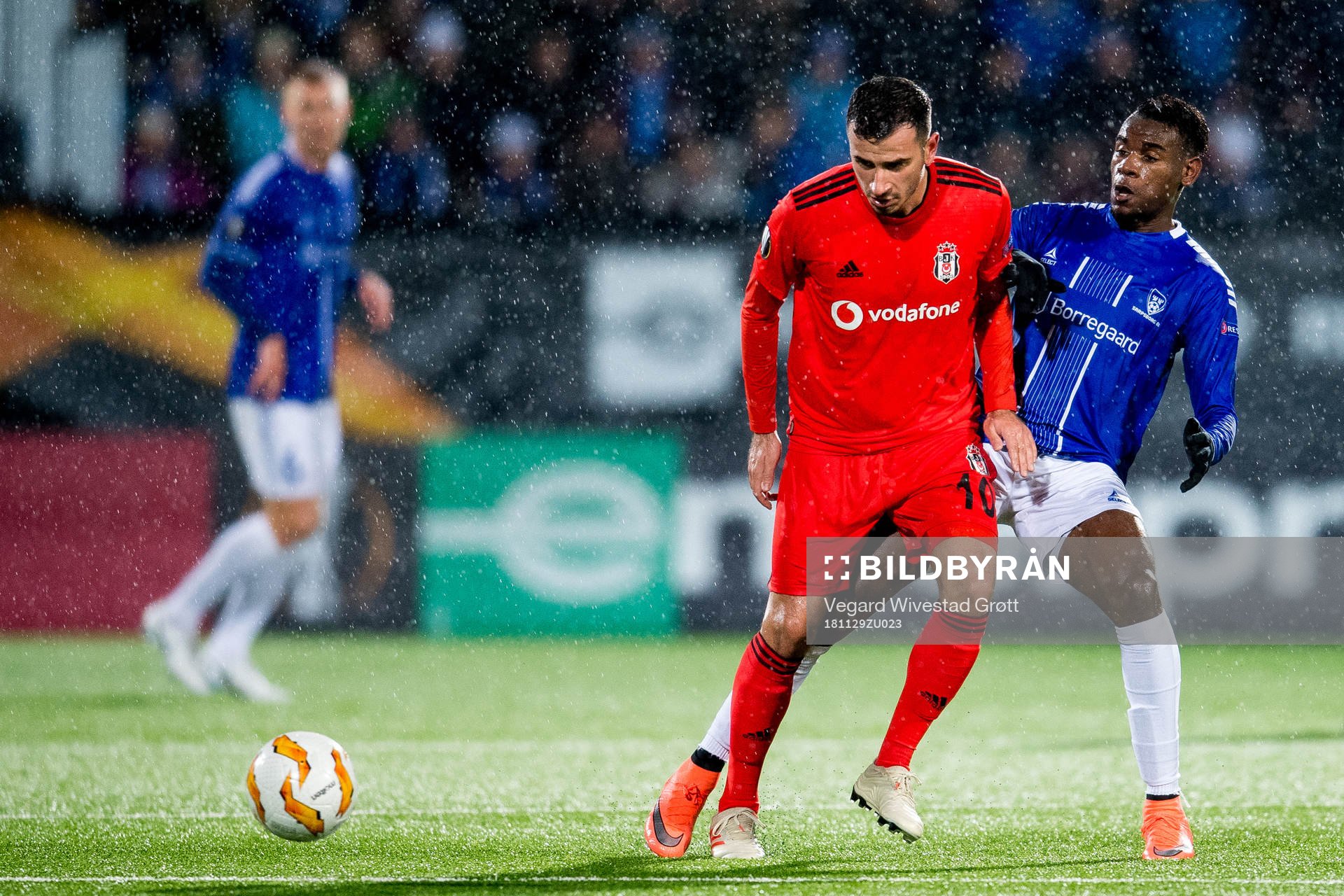 Oguzhan Ozyakup of Besiktas and Rashad Muhammed of