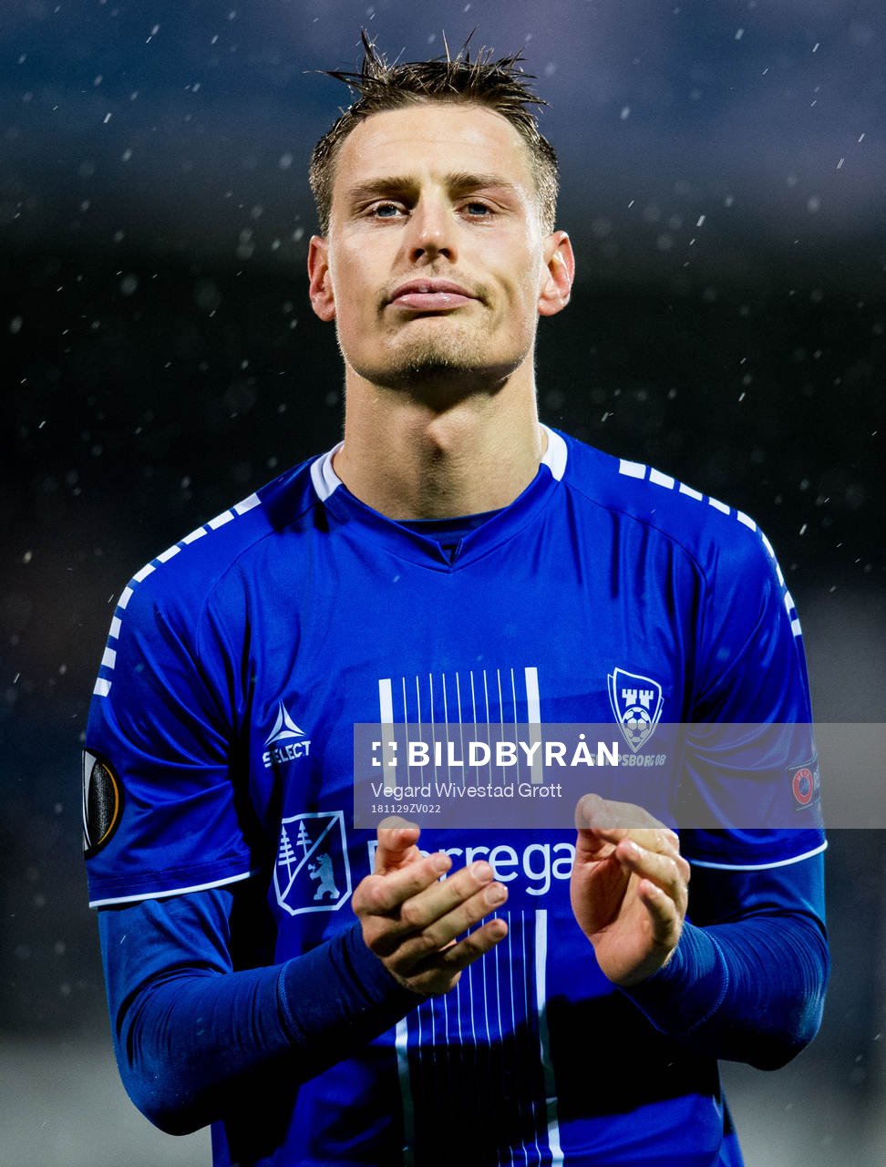 Kristoffer Zachariassen of Sarpsborg 08 looks dejected