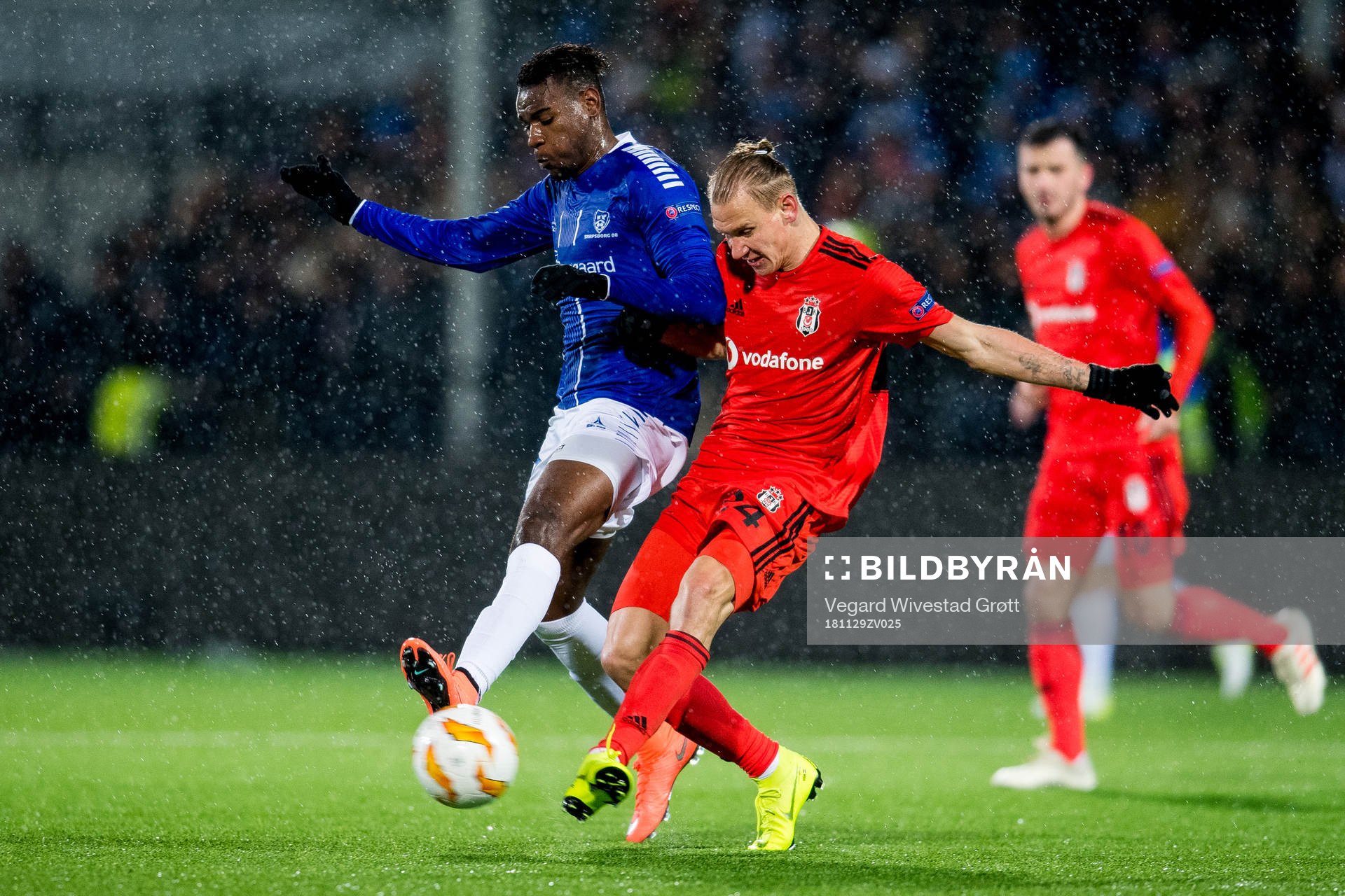 Rashad Muhammed of Sarpsborg 08 and Domagoj Vida of Besiktas during the Europa League match between Sarpsborg 08 and Besiktas on November 29, 2018 in Sarpsborg.