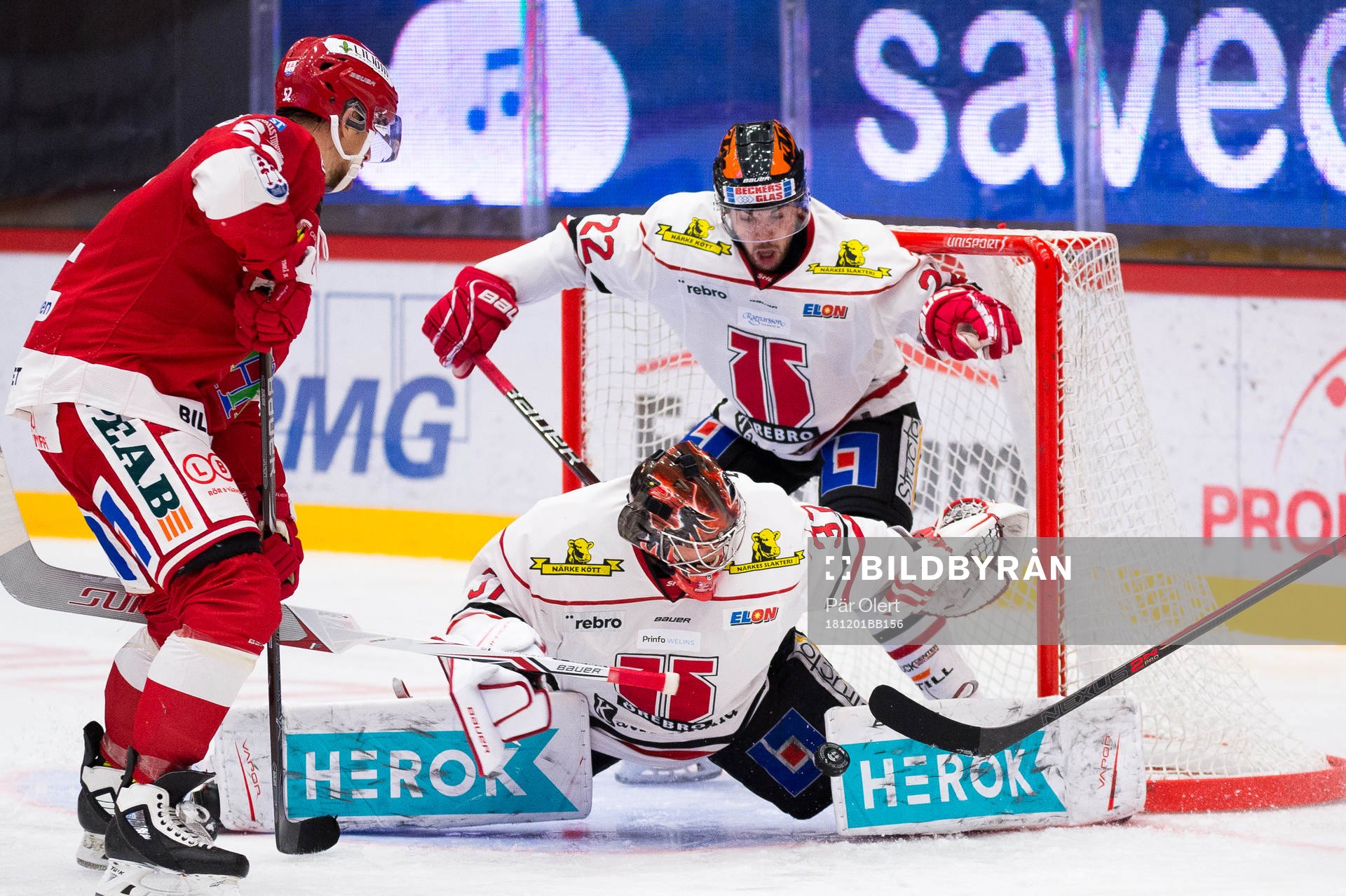 Örebros målvakt Eero Kilpeläinen och Jonathan Andersson