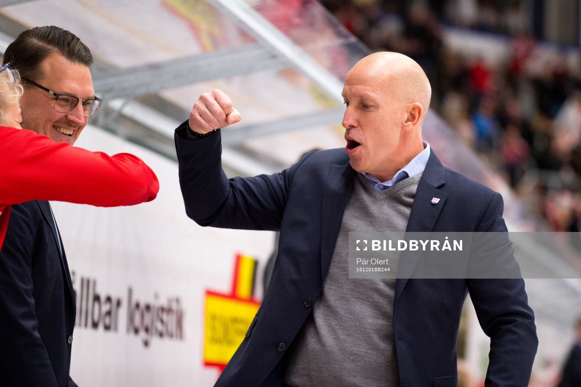 Timrås tränare Fredrik Andersson jublar