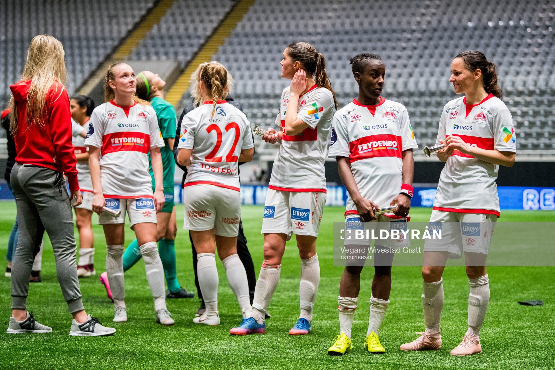 Kennya Cordner and Marije Brummel of Sandviken look dejected