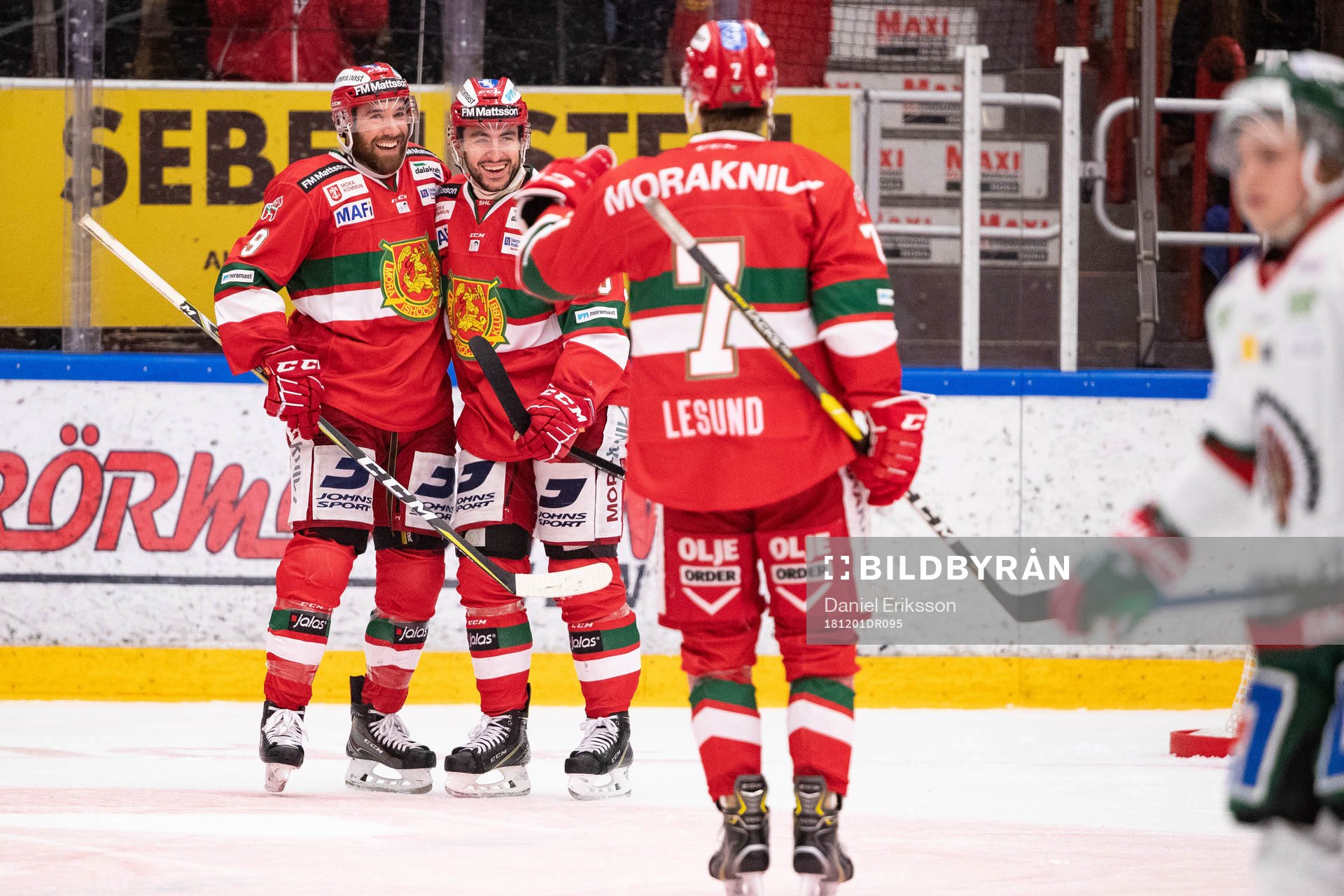 Moras Niki Petti jublar