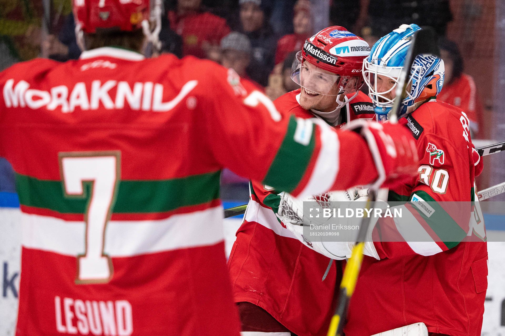 Moras Adam Massuhr jublar med målvakt Janne Juvonen