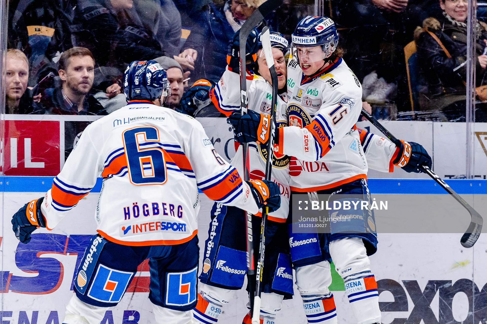 Växjös Brendan Shinnimin och Dominik Bokk jublar