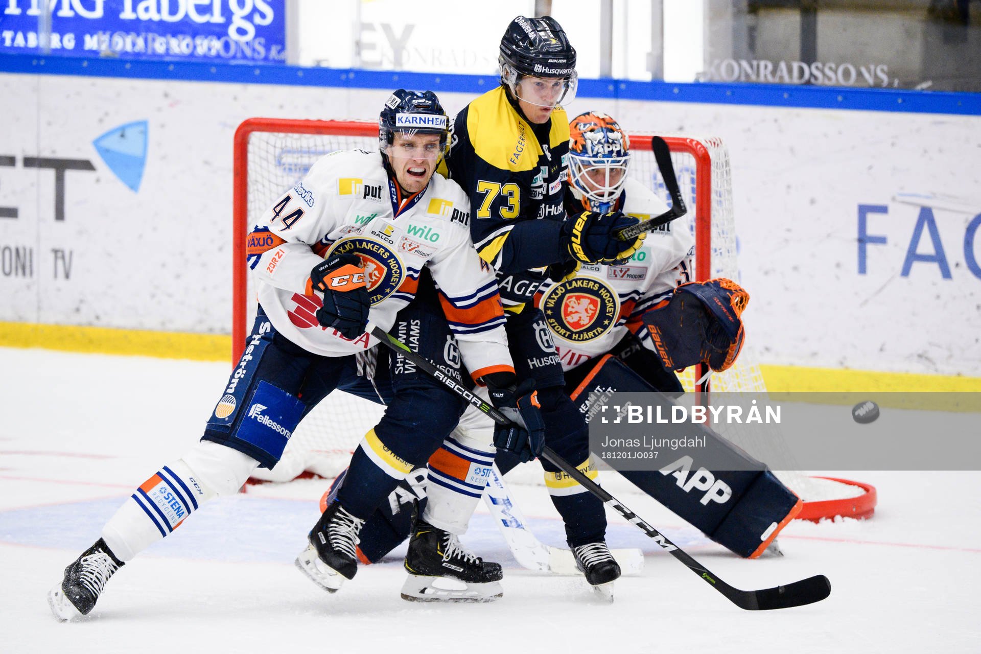 s Sebastian Wännström och målvakt Victor Östman