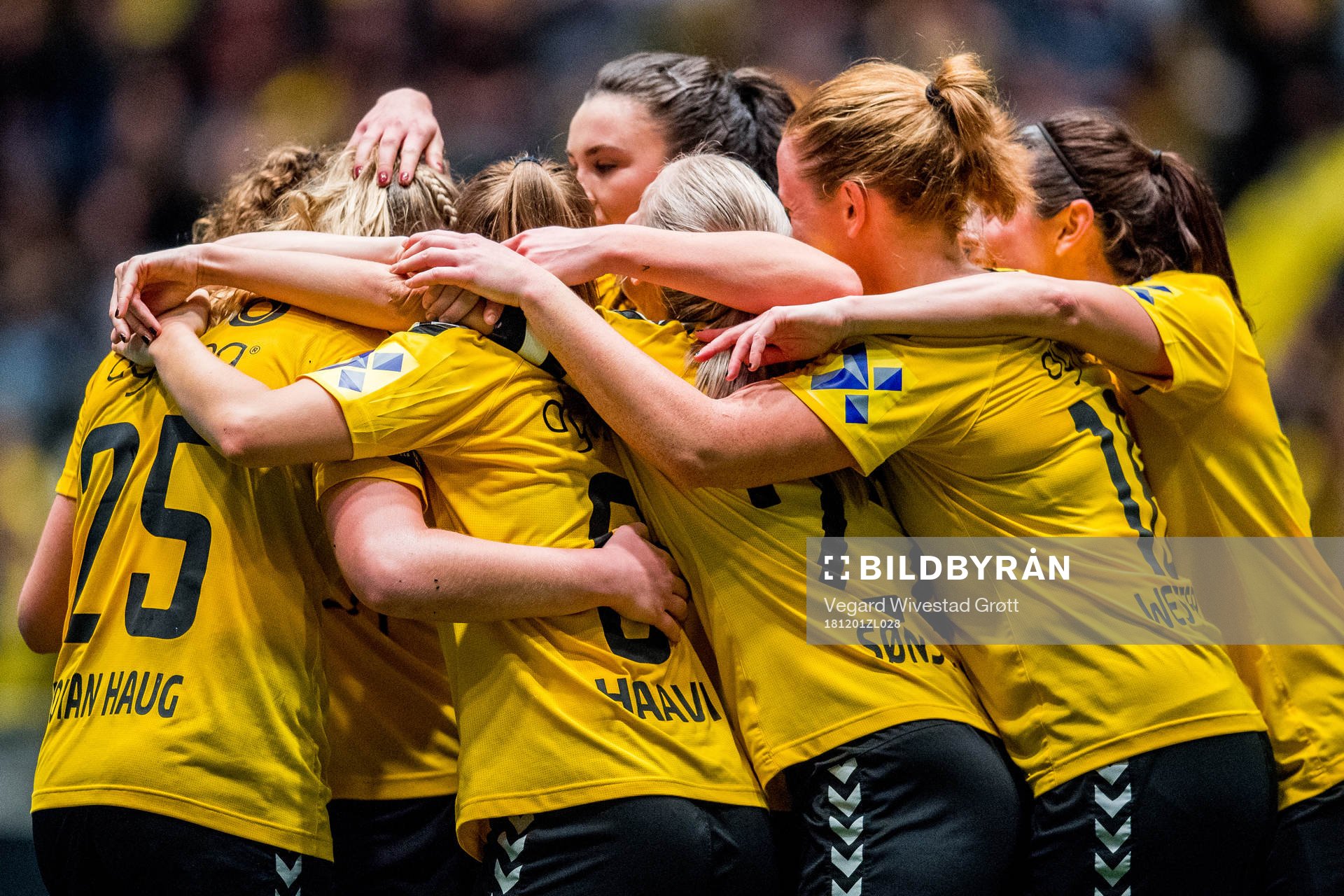 Sophie Roman Haug of LSK Kvinner celebrates with teammates