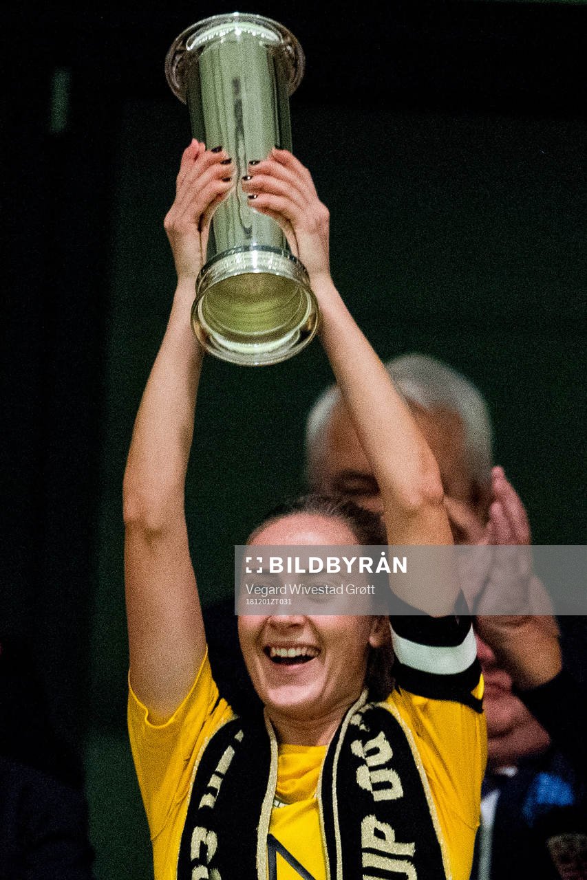 Anja Sønstevold of LSK Kvinner lifts the trophy