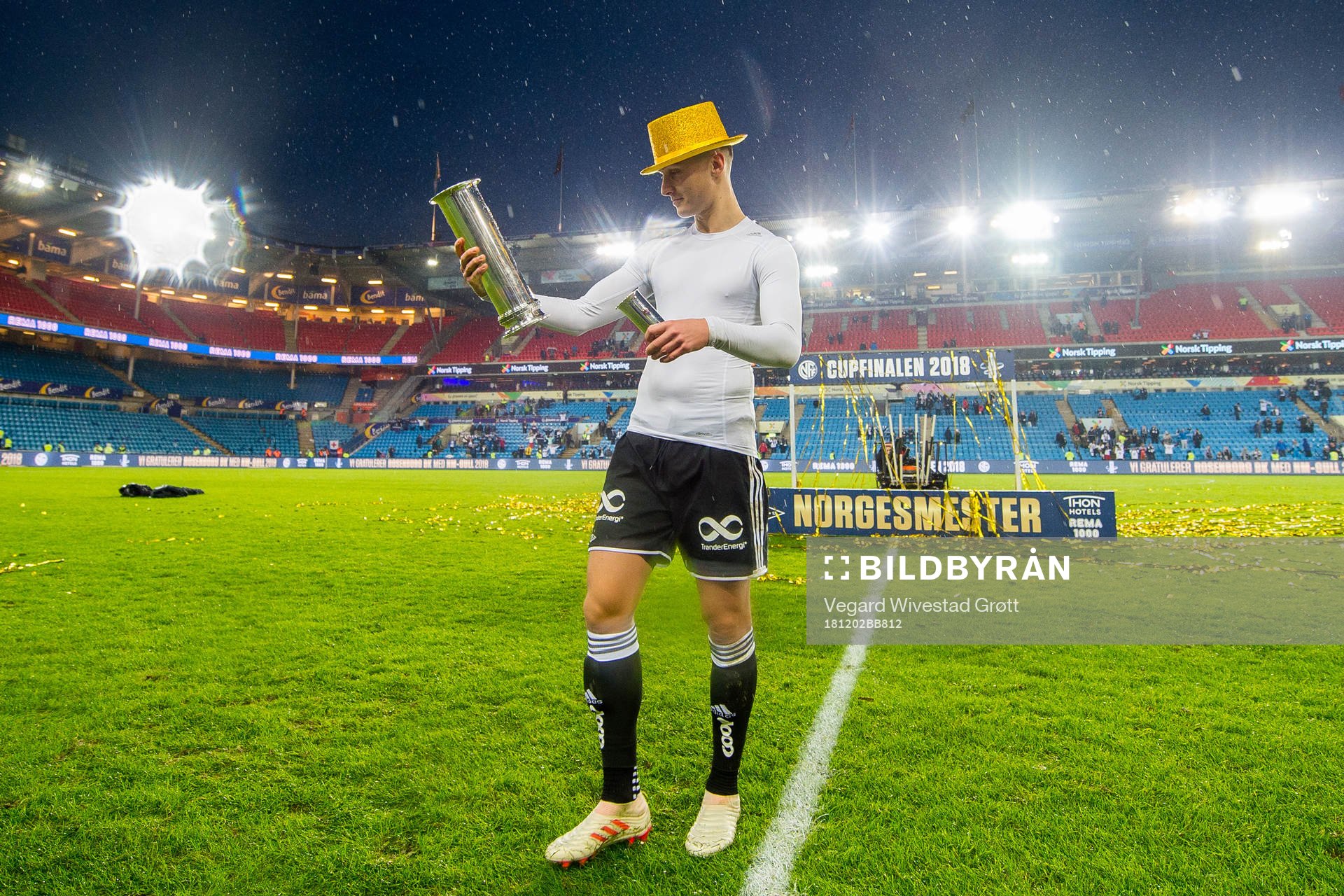 Jonathan Levi of Rosenborg with the trophy