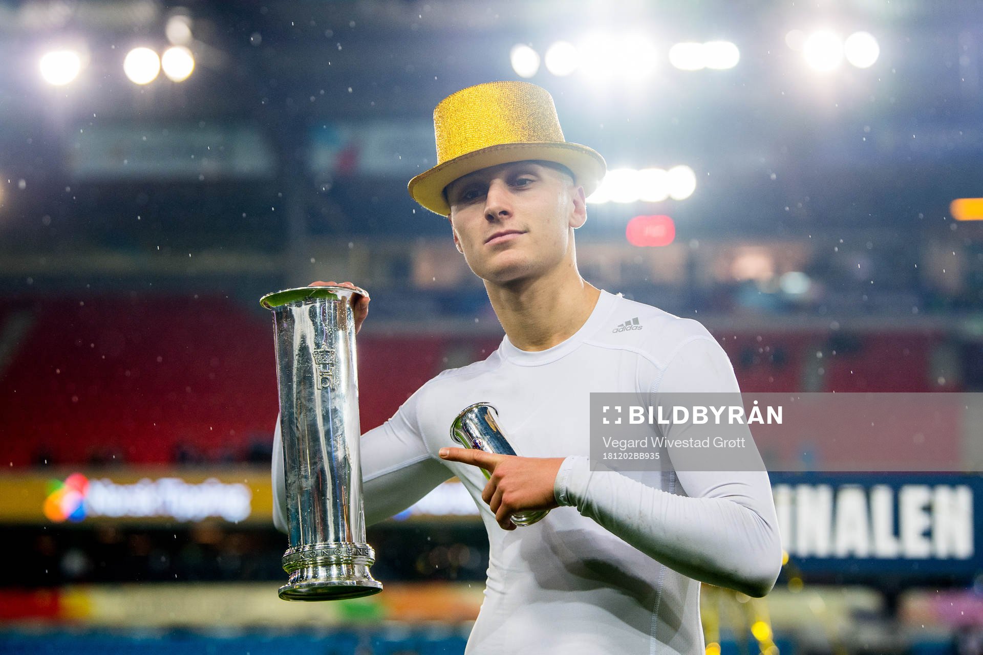 Jonathan Levi of Rosenborg with the trophy