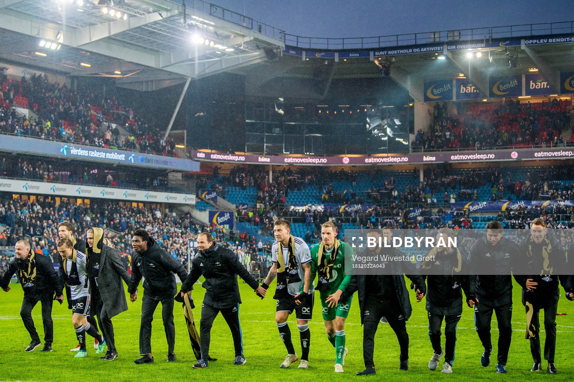 Nicklas Bendtner, goalkeeper André Hansen, Samuel