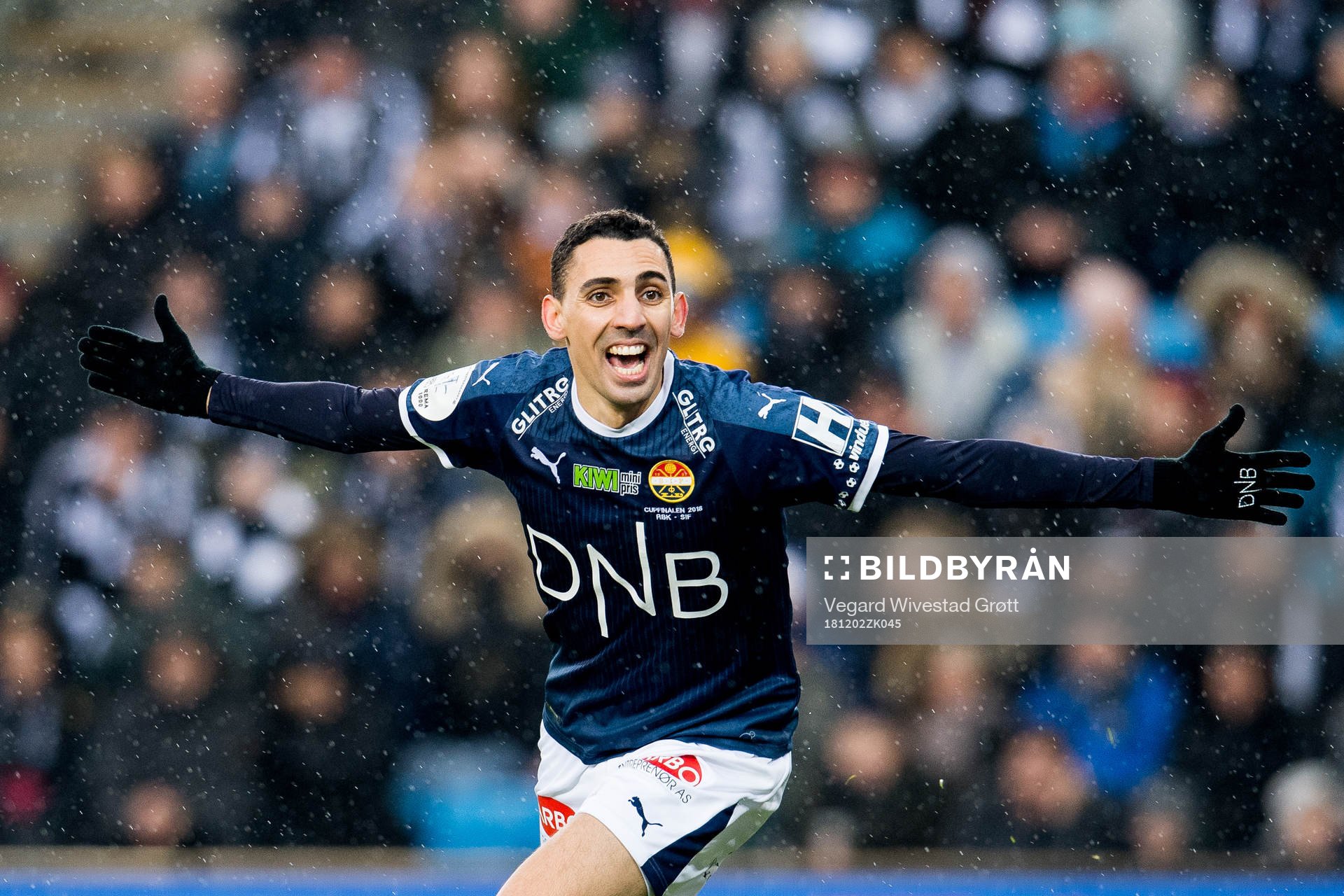 Mustafa Mos Abdellaoue of Strømsgodset celebrates