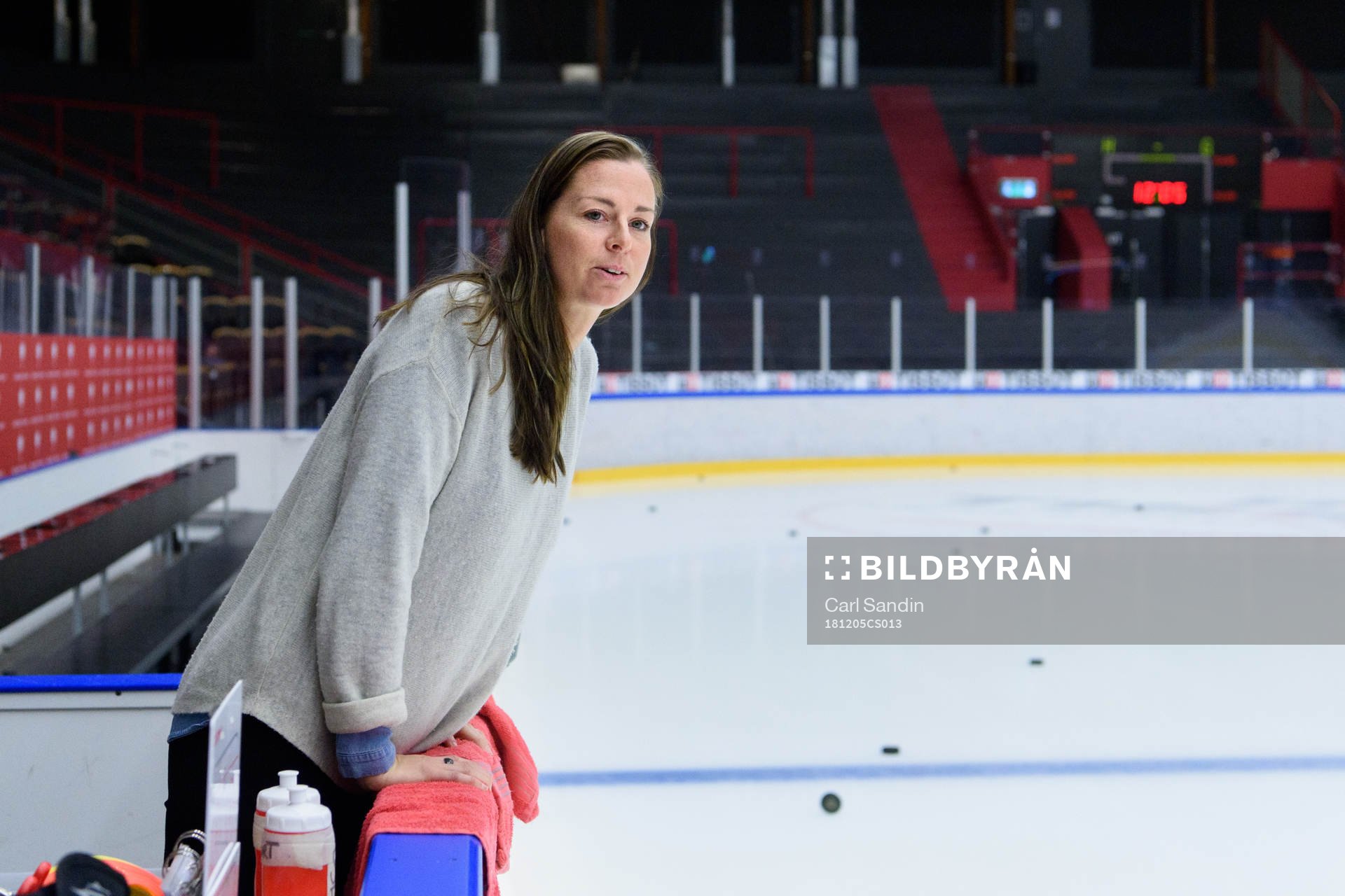 Lotta Schelin besöker en träning med Frölundas A-lag