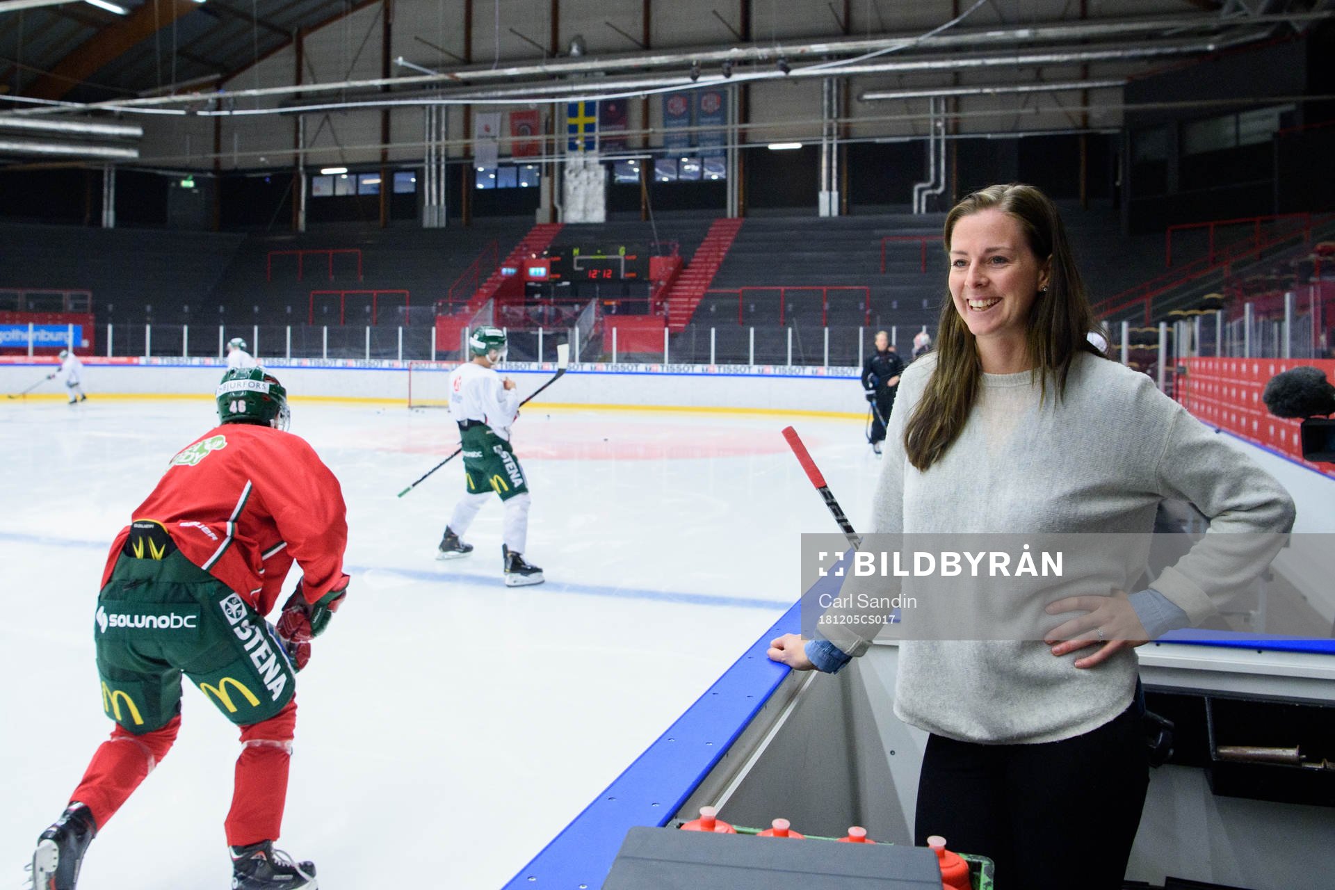 Lotta Schelin besöker en träning med Frölundas A-lag