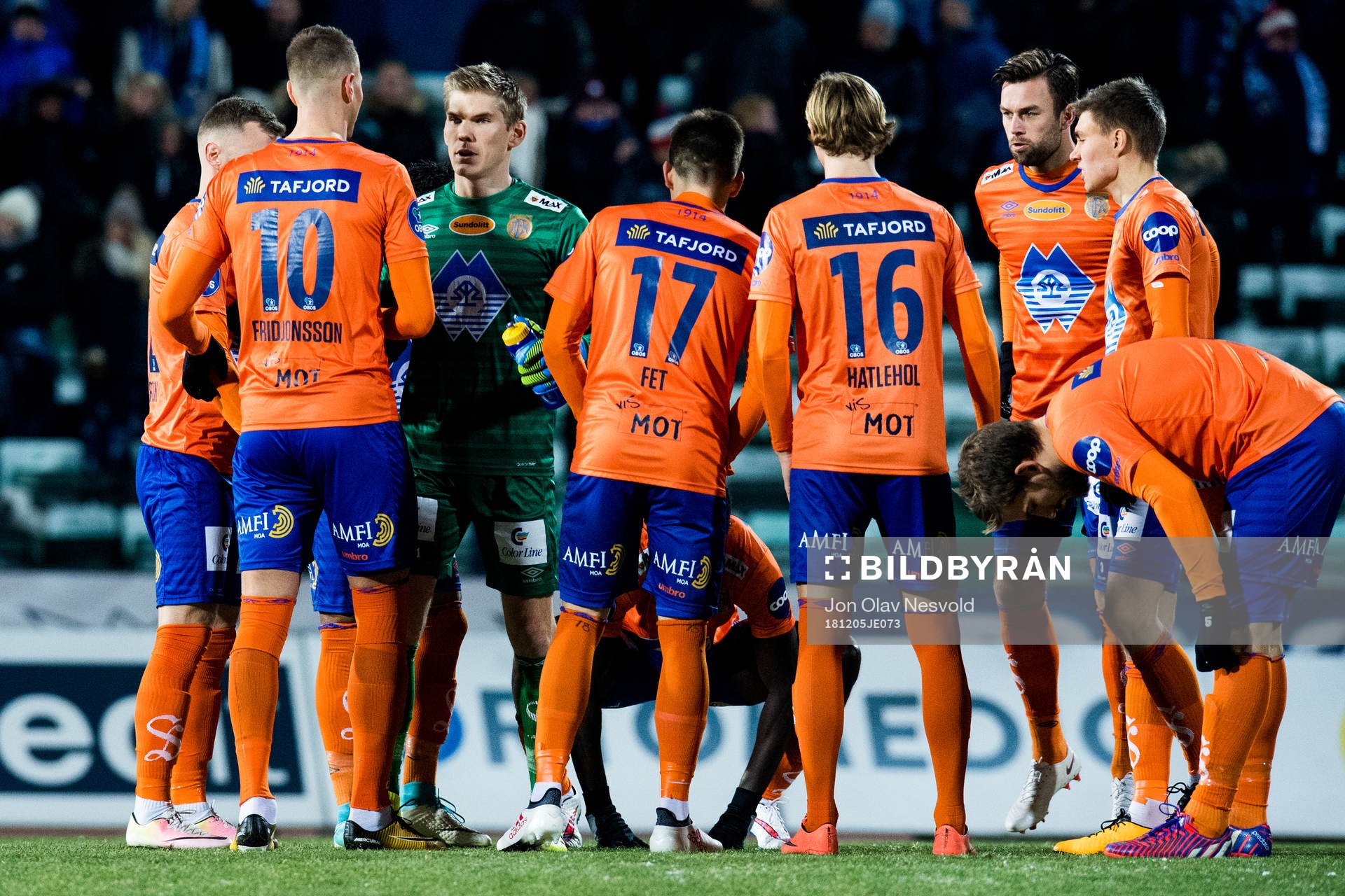 Goalkeeper Andreas Lie and the players of Aalesund
