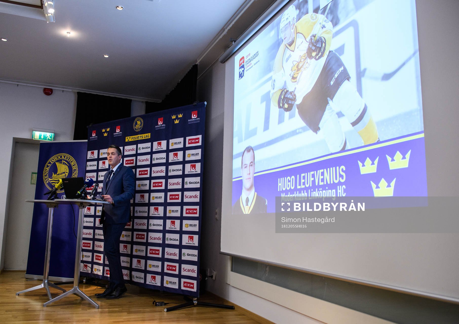 Sveriges förbundskapten Tomas Montén presenterar Hugo