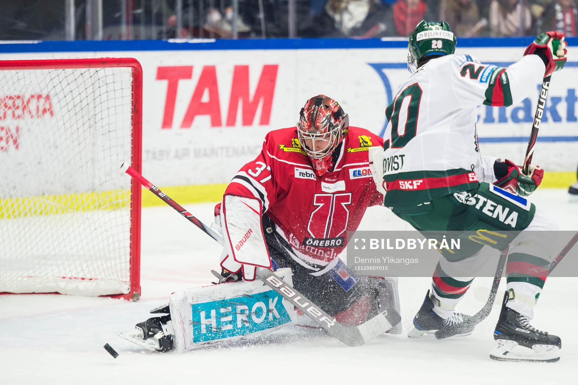 Örebros målvakt Eero Kilpeläinen och Frölundas Joel