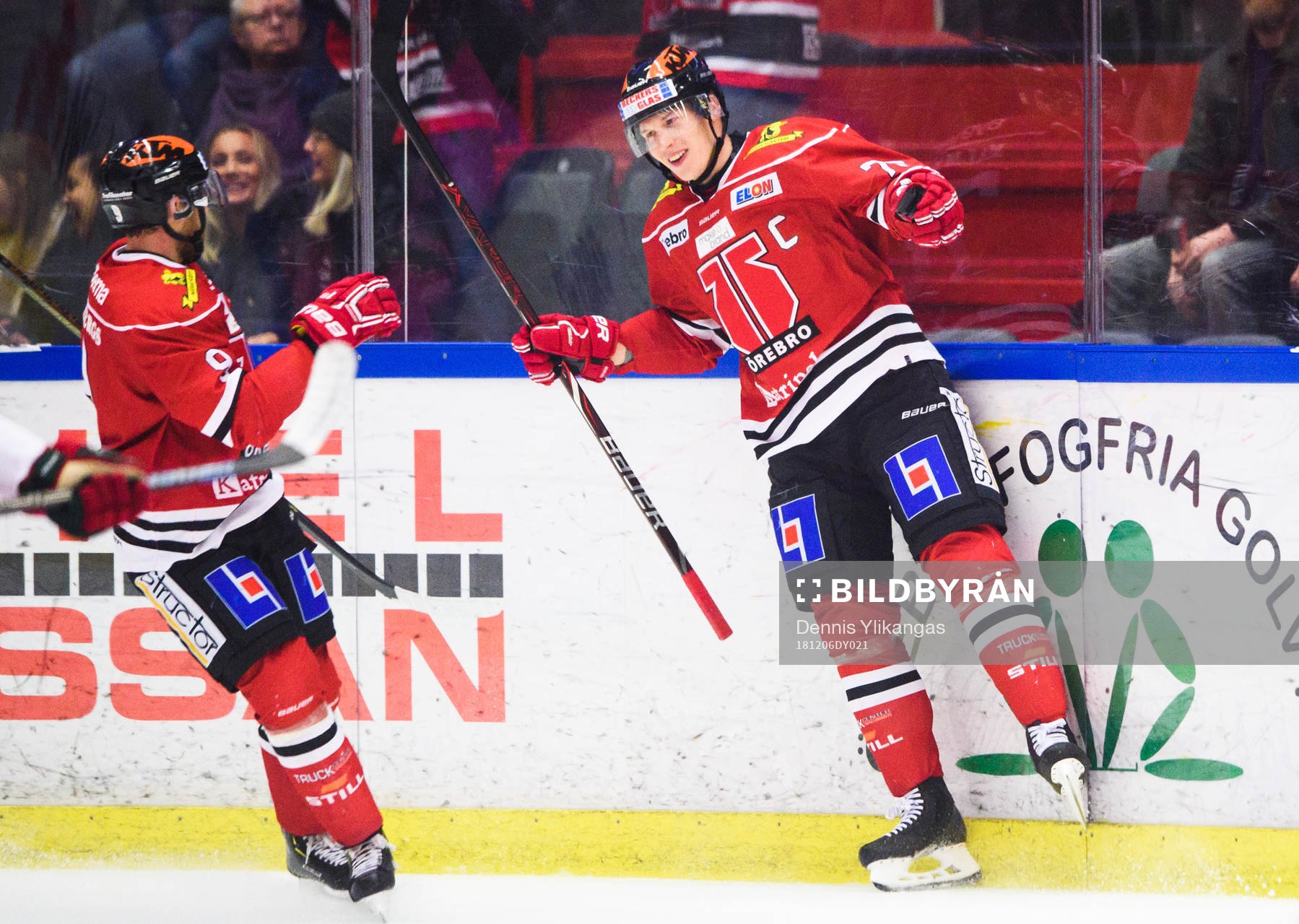 Örebros Jere Sallinen jublar med lagkamrat