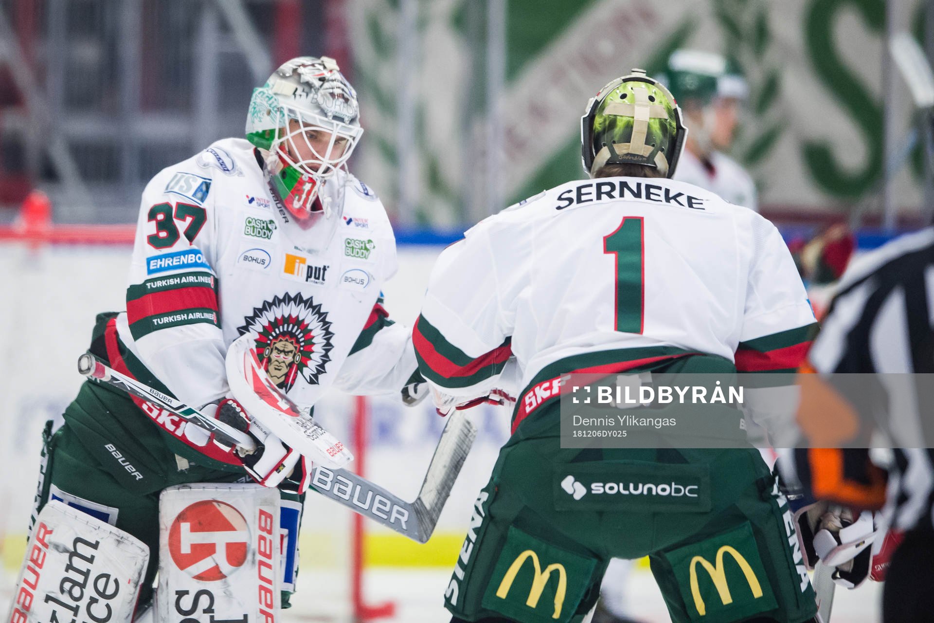 Frölundas målvakt Johan Gustafsson blir utbytt, in kommer