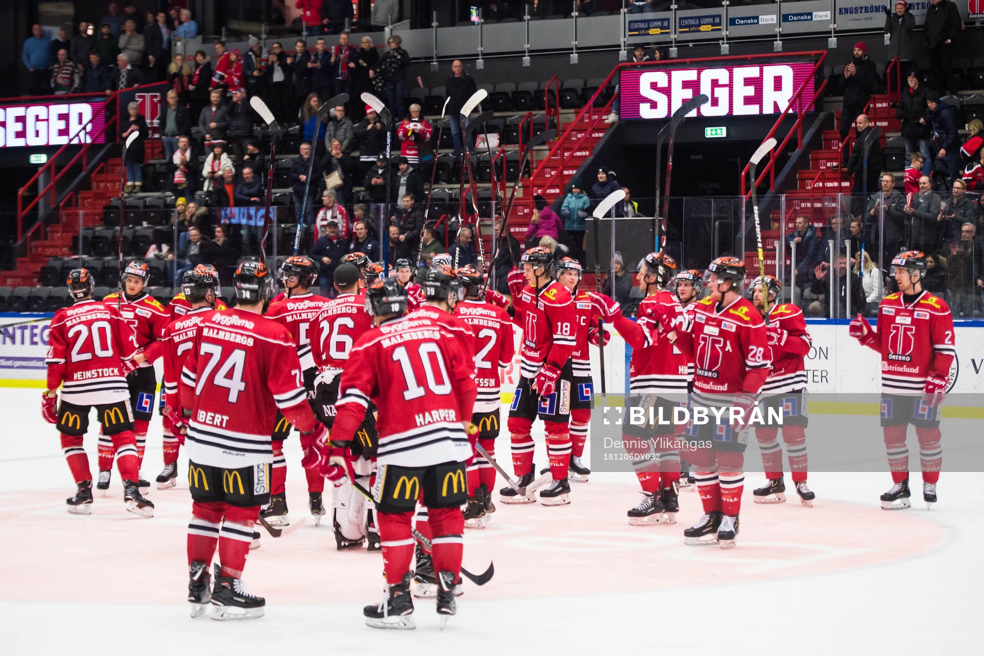 Örebros spelare jublar