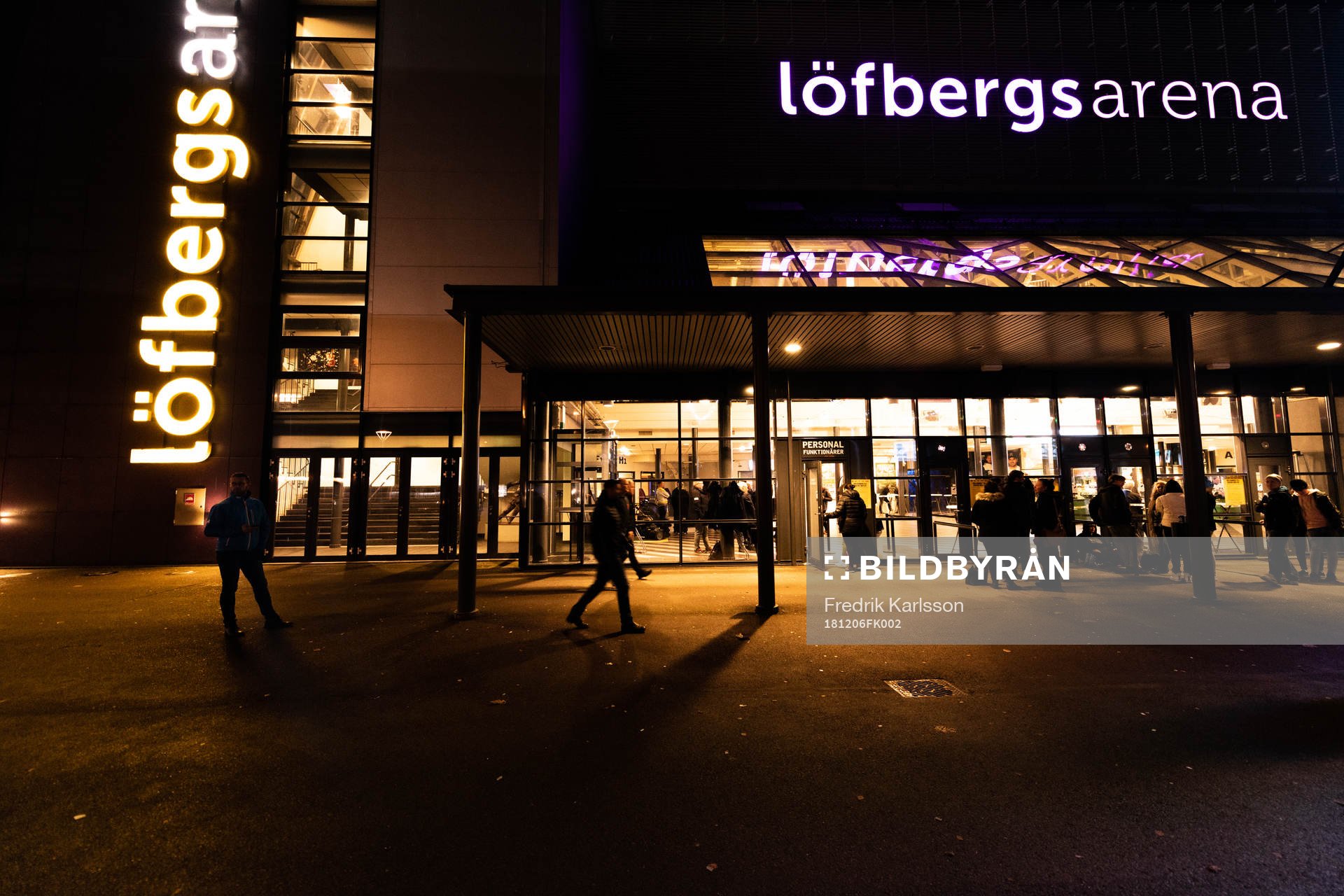 Exteriör bild av Löfbergs Arena innan matchstart av