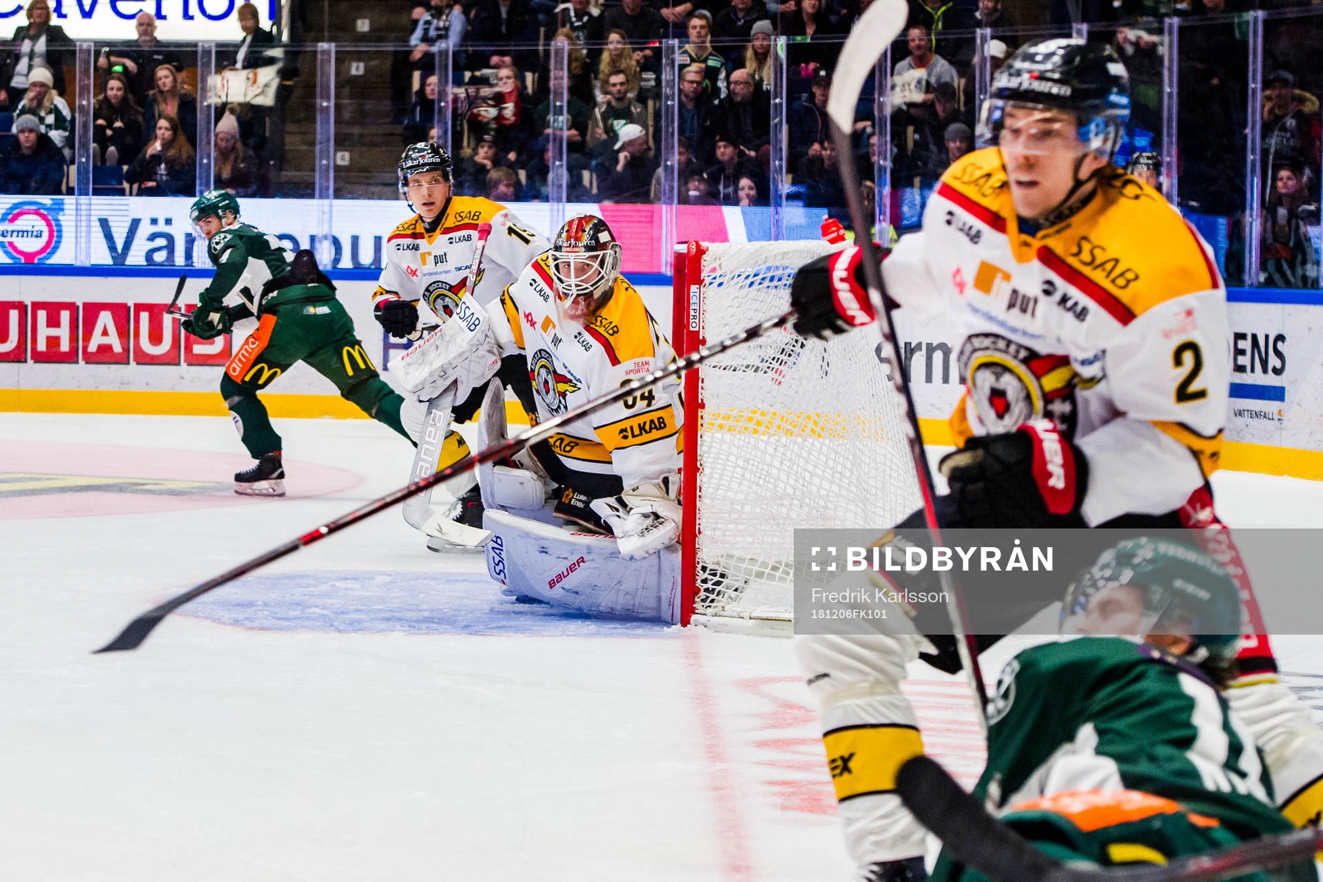 Luleås Joonas Jalvanti, målvakt Joel Lassinantti och