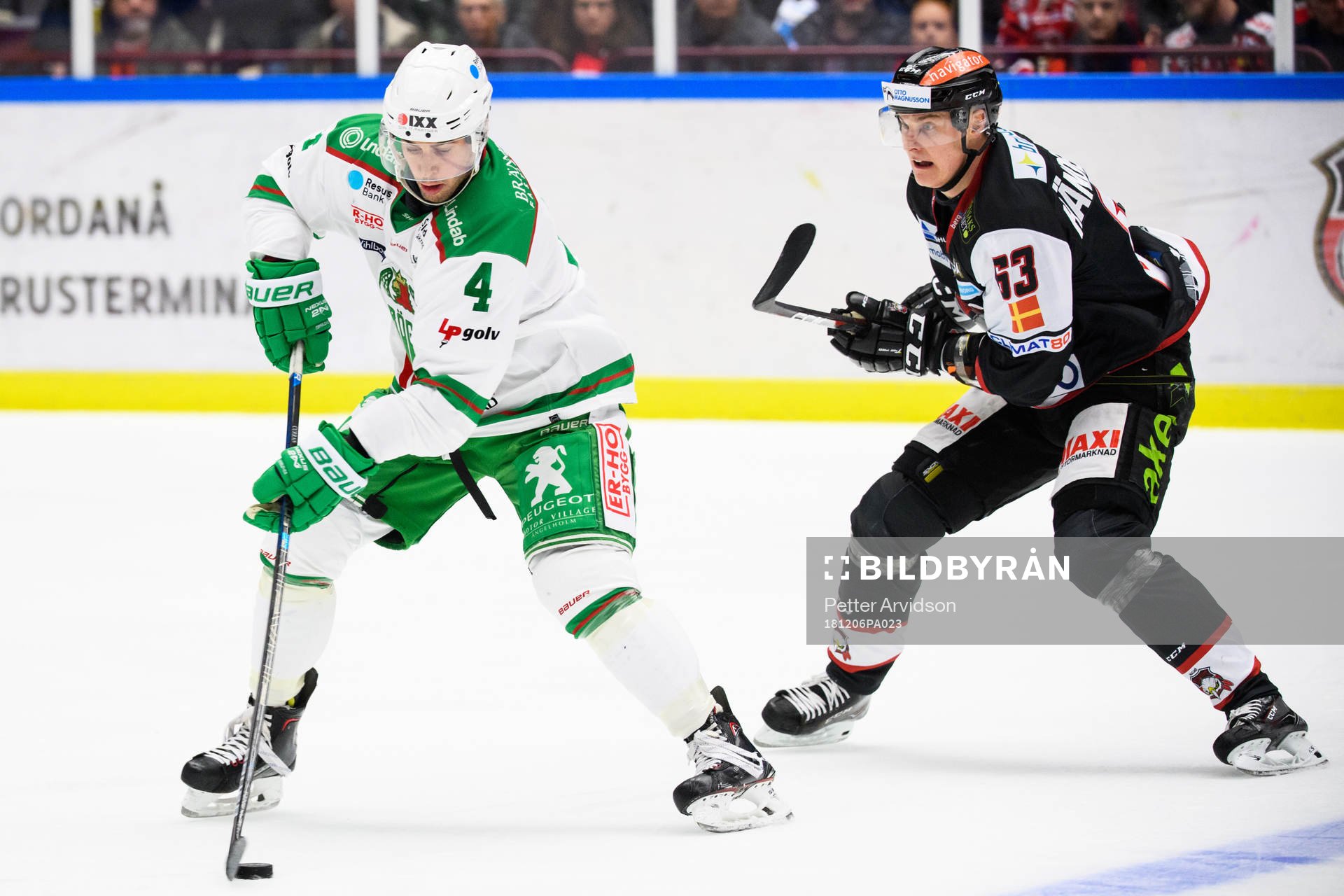 Rögles Kodie Curran och Malmö Redhawks Fredrik Händemark