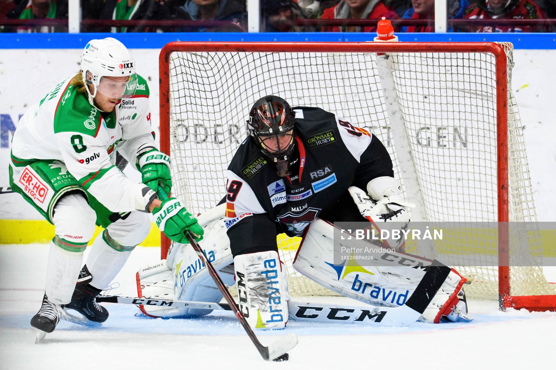 Rögles Linus Sandin oroar mot Malmö Redhawks målvakt