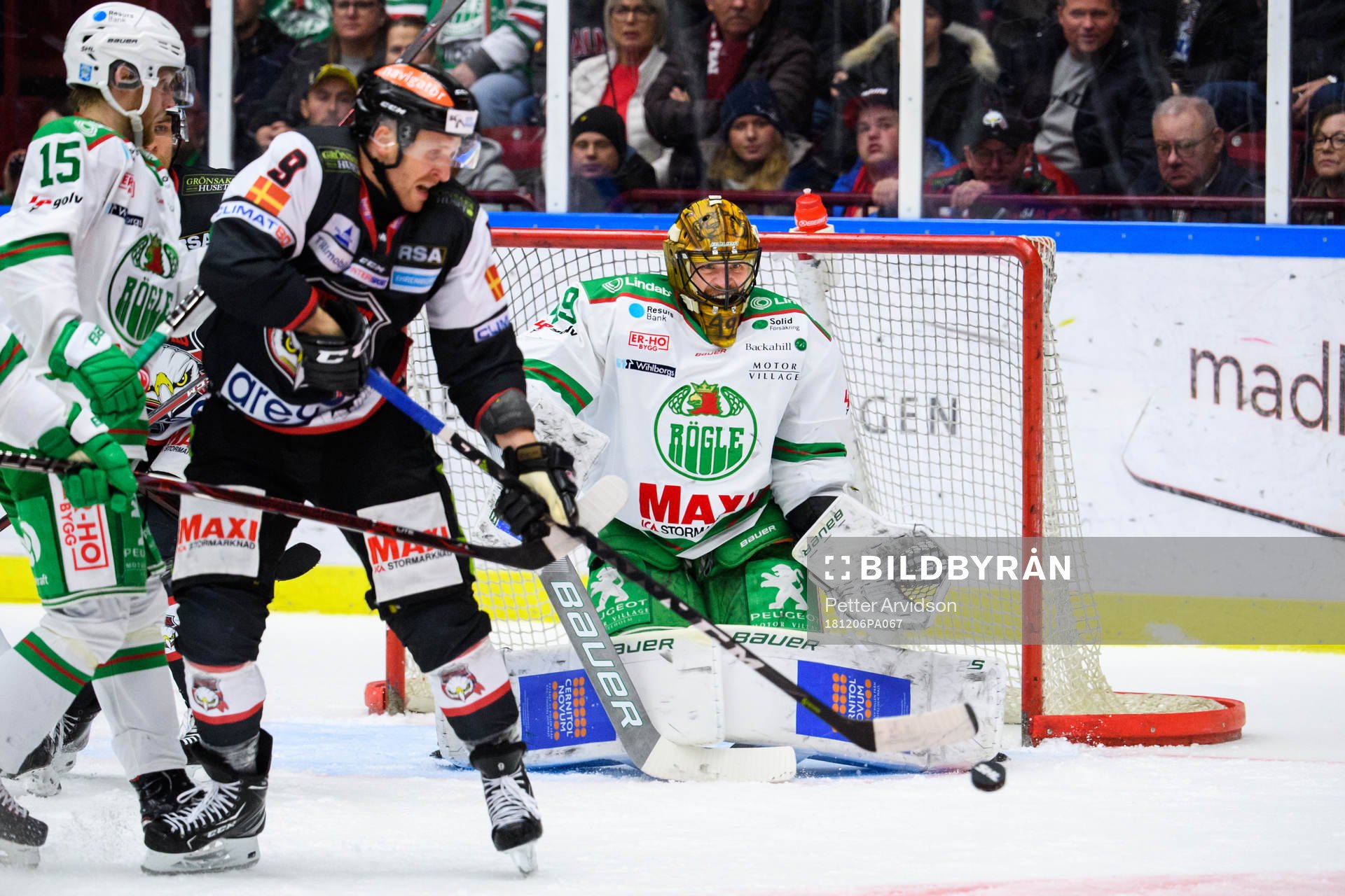 Malmö Redhawks Frederik Storm oroar vid Rögles målvakt