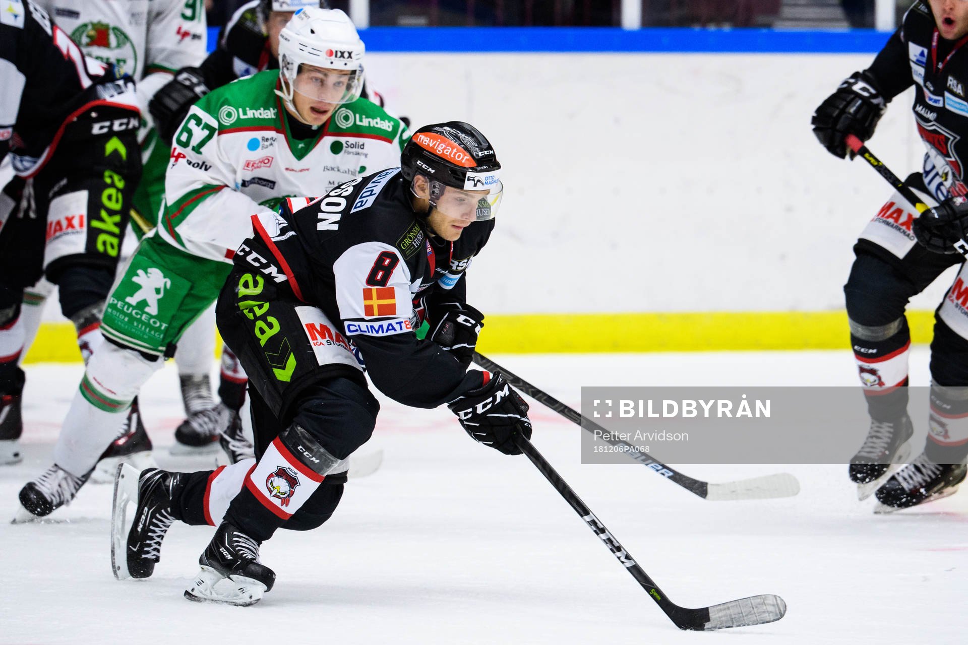 Malmö Redhawks Johan Olofsson och Rögles Leon Bristedt