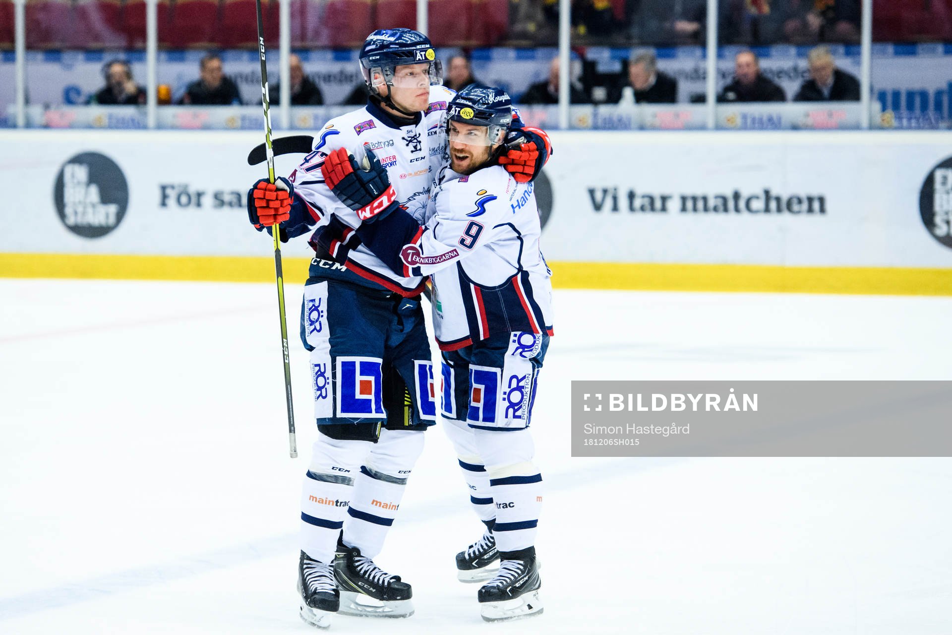 Linköpings Anton Karlsson och Derek Roy jublar