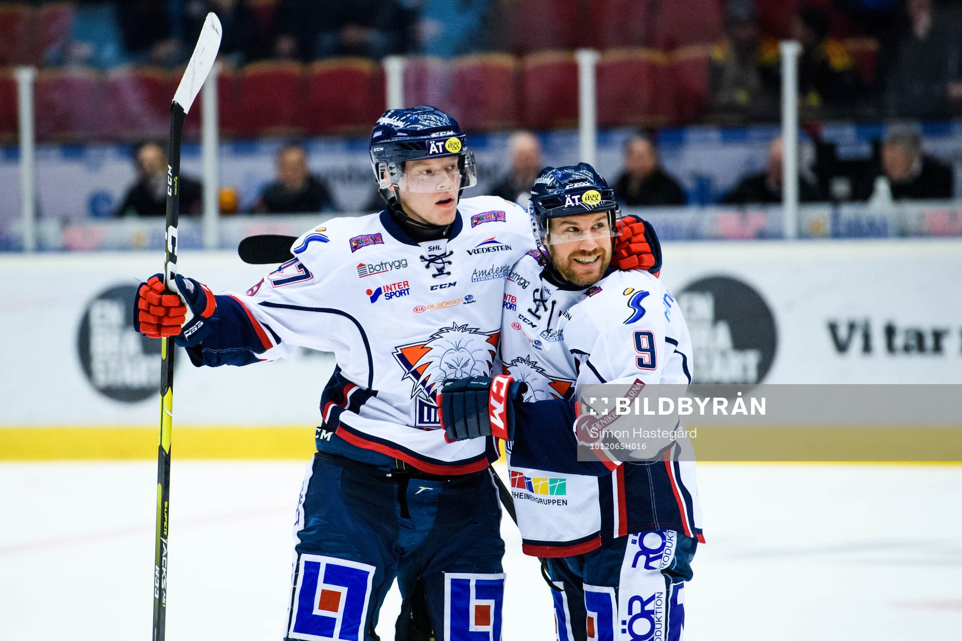 Linköpings Anton Karlsson och Derek Roy jublar