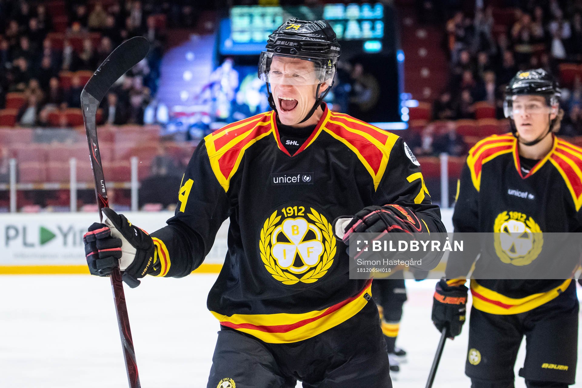 Brynäs Nicklas Danielsson jublar