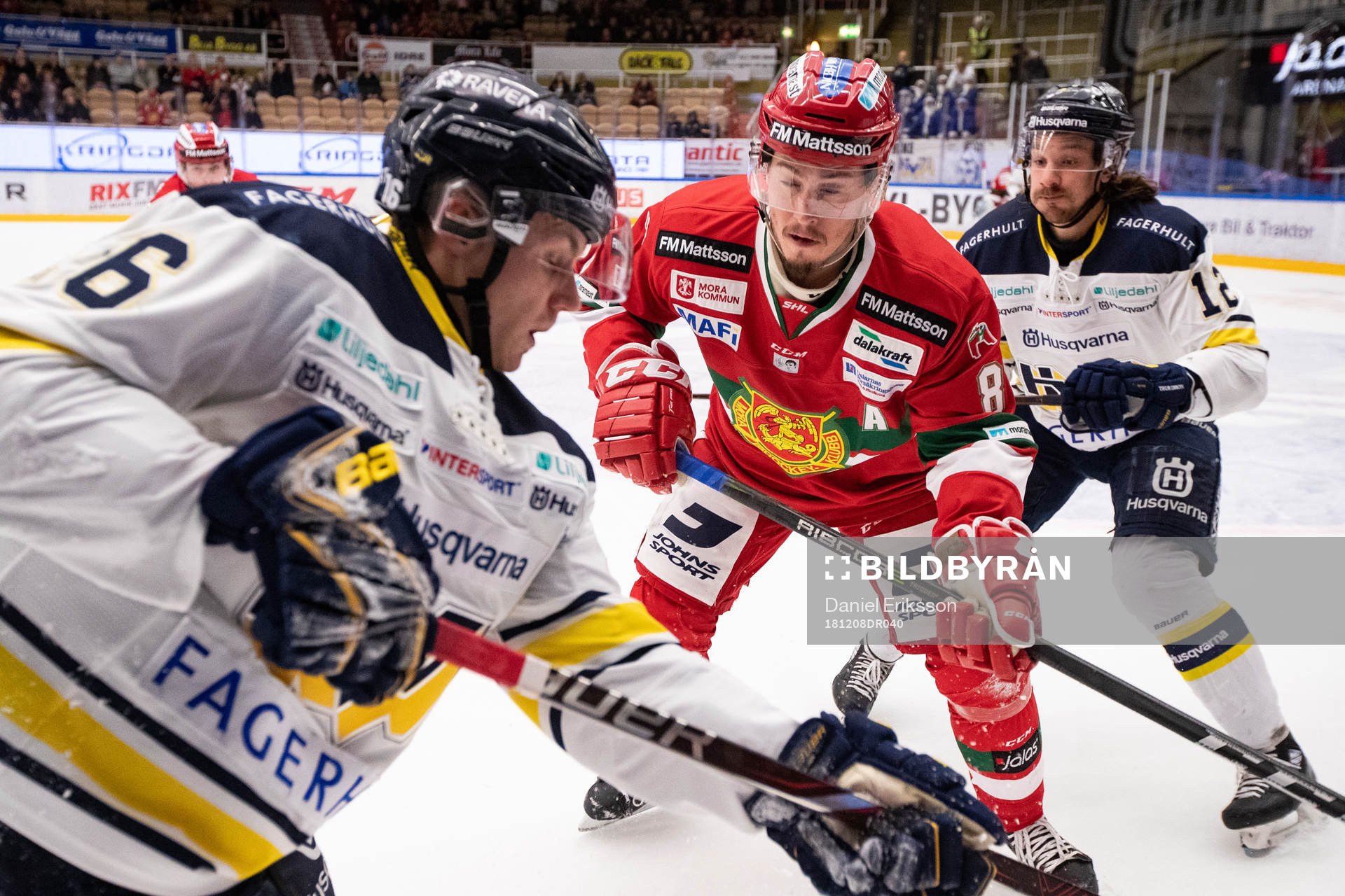 s Markus Ljungh och HV71:s Andreas Thuresson