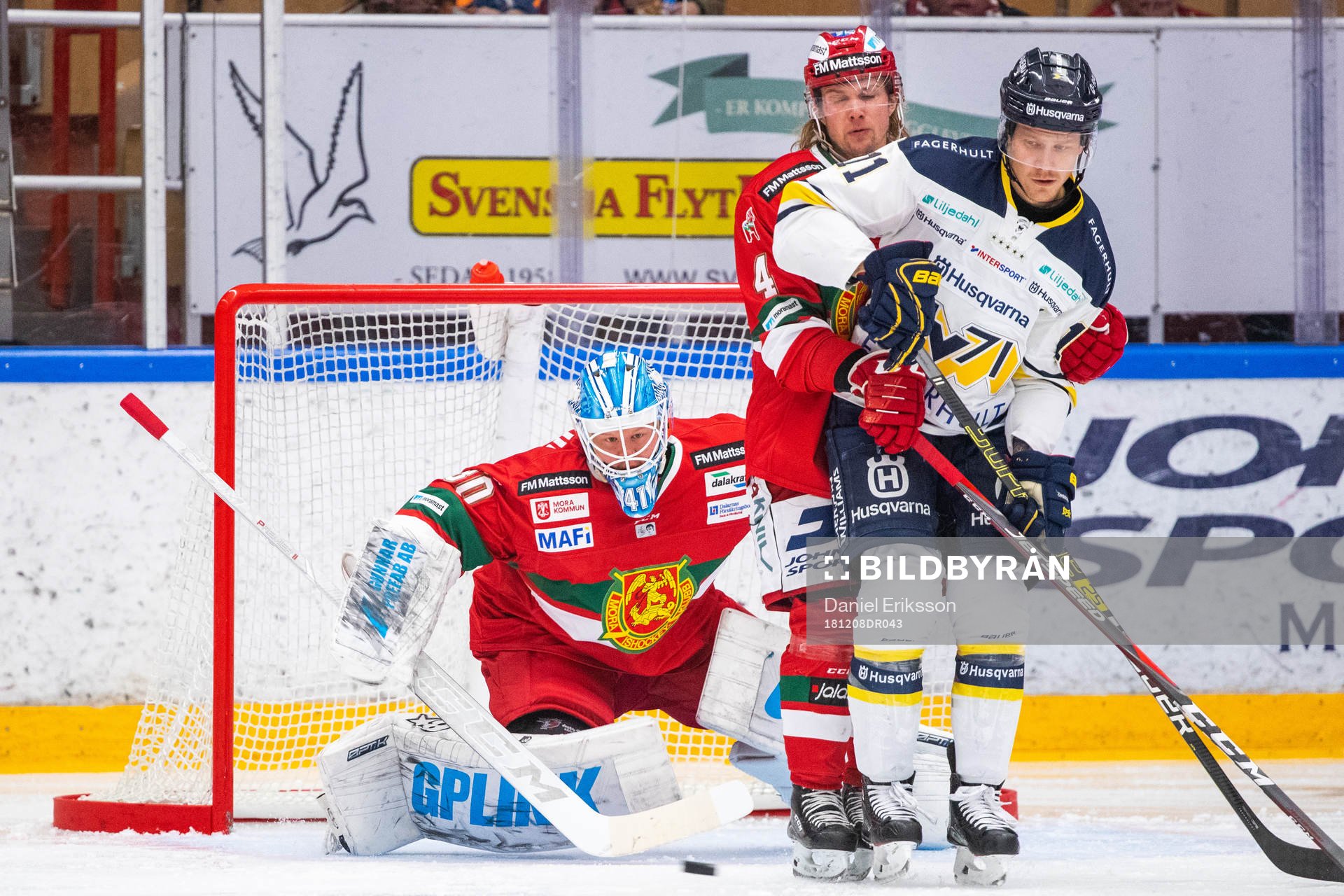 s Simon Önerud och målvakt Victor Östman