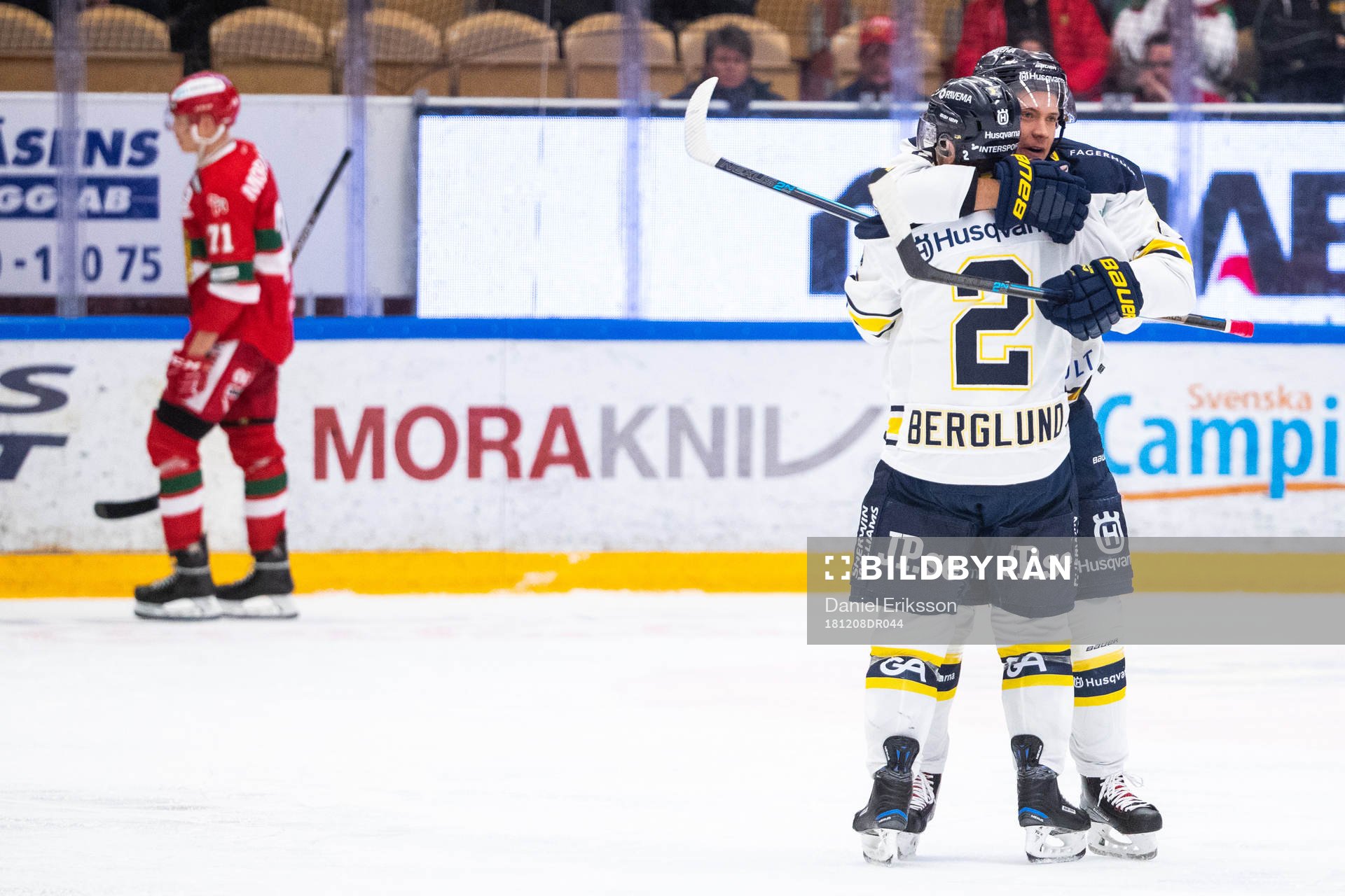 s Didrik Strömberg och Kristofer Berglund jublar