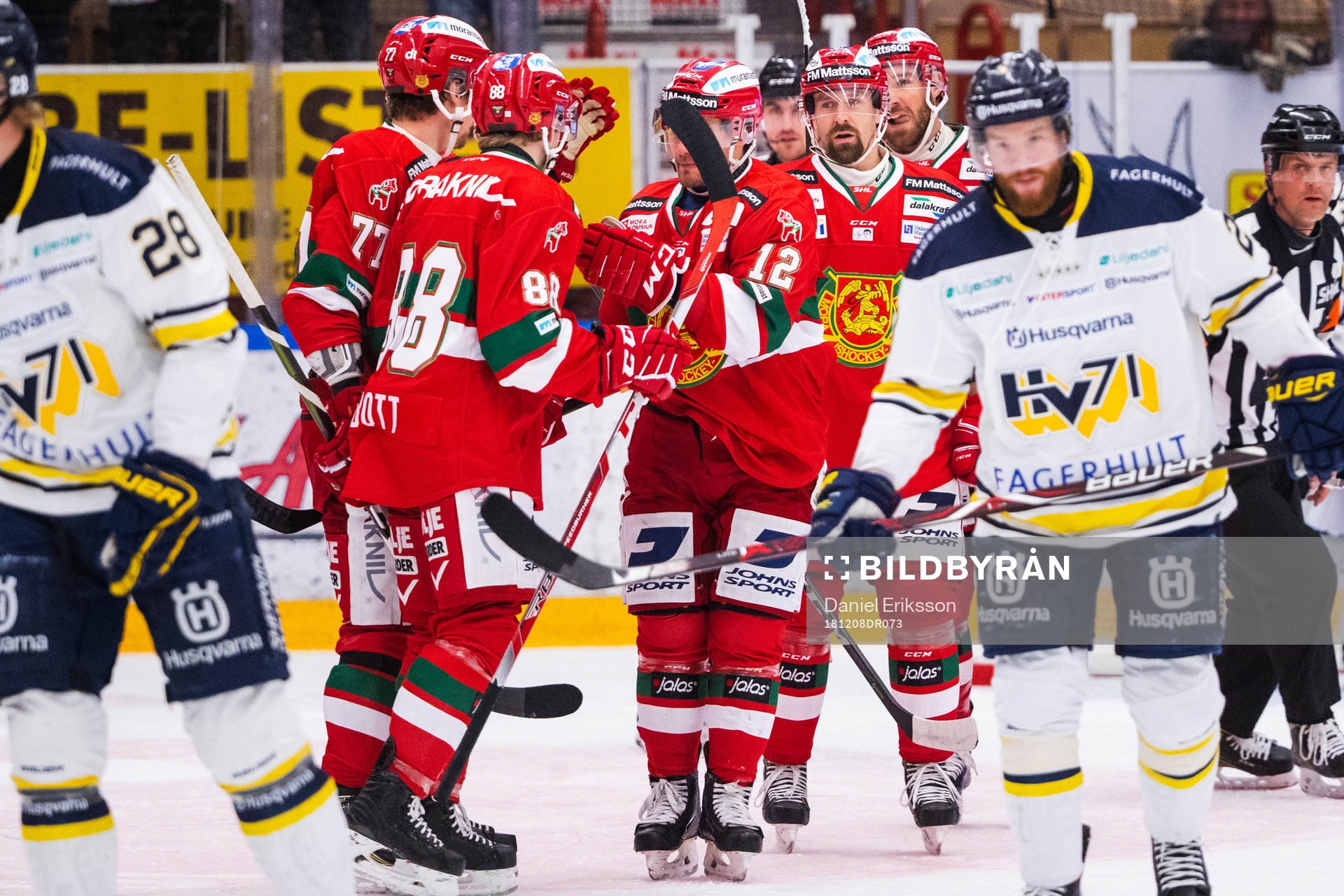 Moras Michael Keränen jublar med lagkamrater