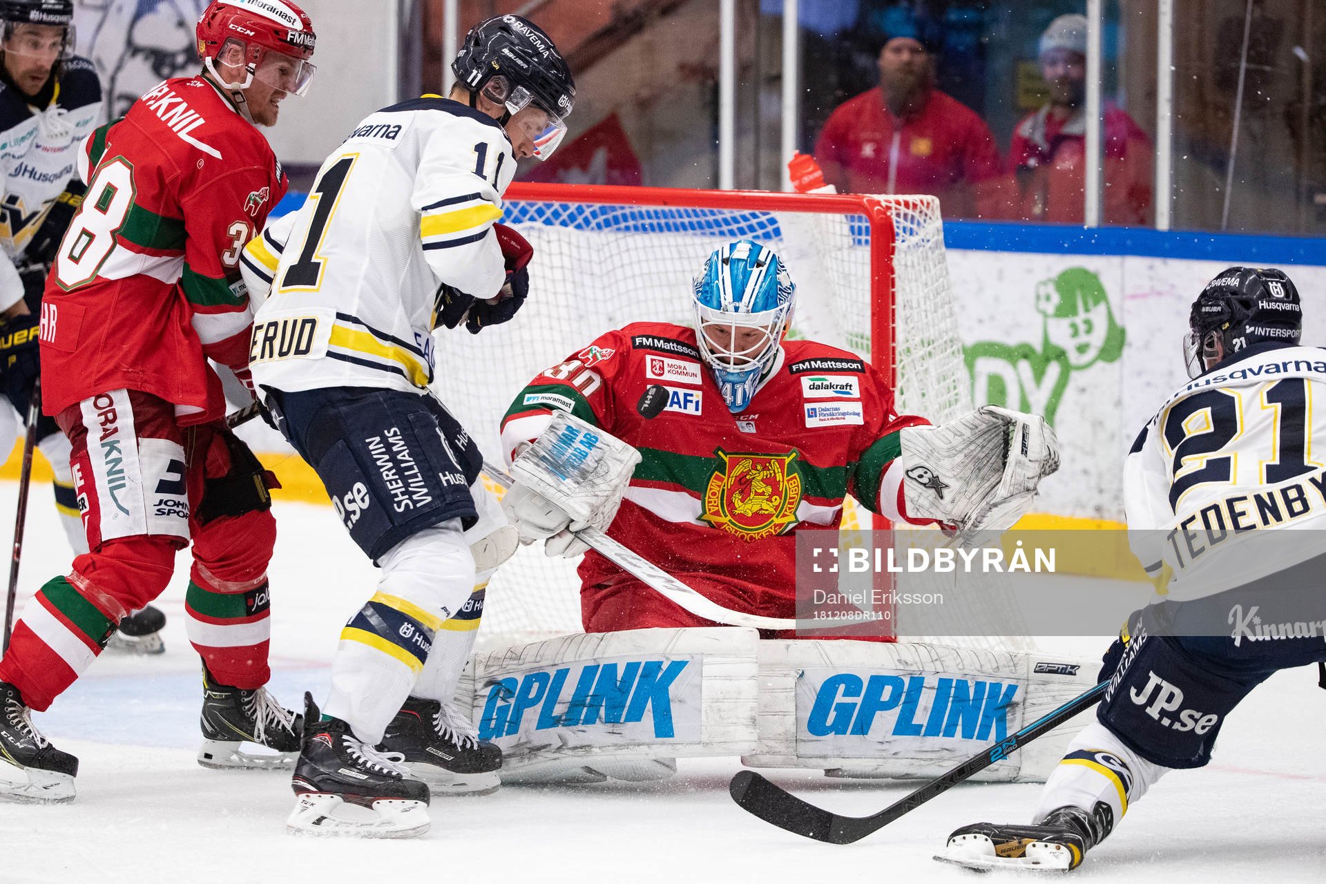 s Simon Önerud och HV71:s Mattias Tedenby och Moras Adam