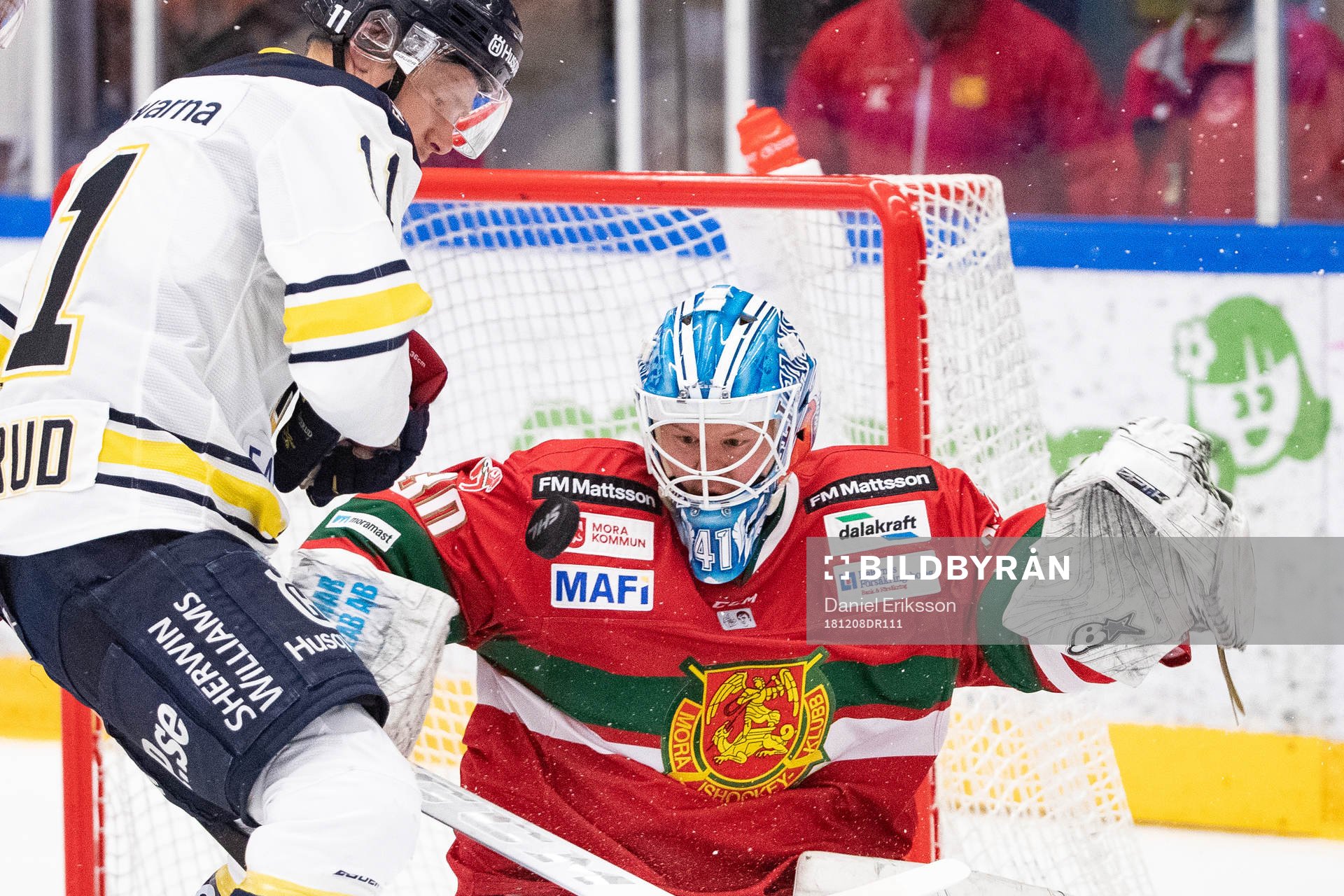 s Simon Önerud och Moras målvakt Janne Juvonen