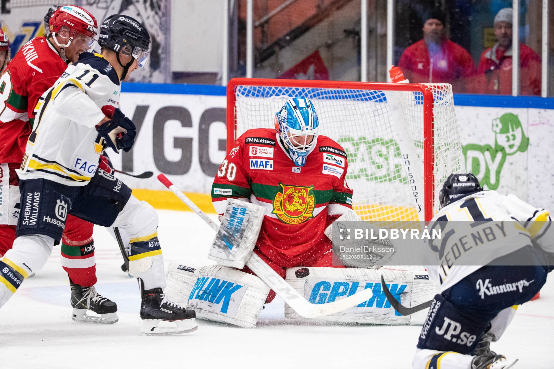 s Simon Önerud och HV71:s Mattias Tedenby och Moras Adam