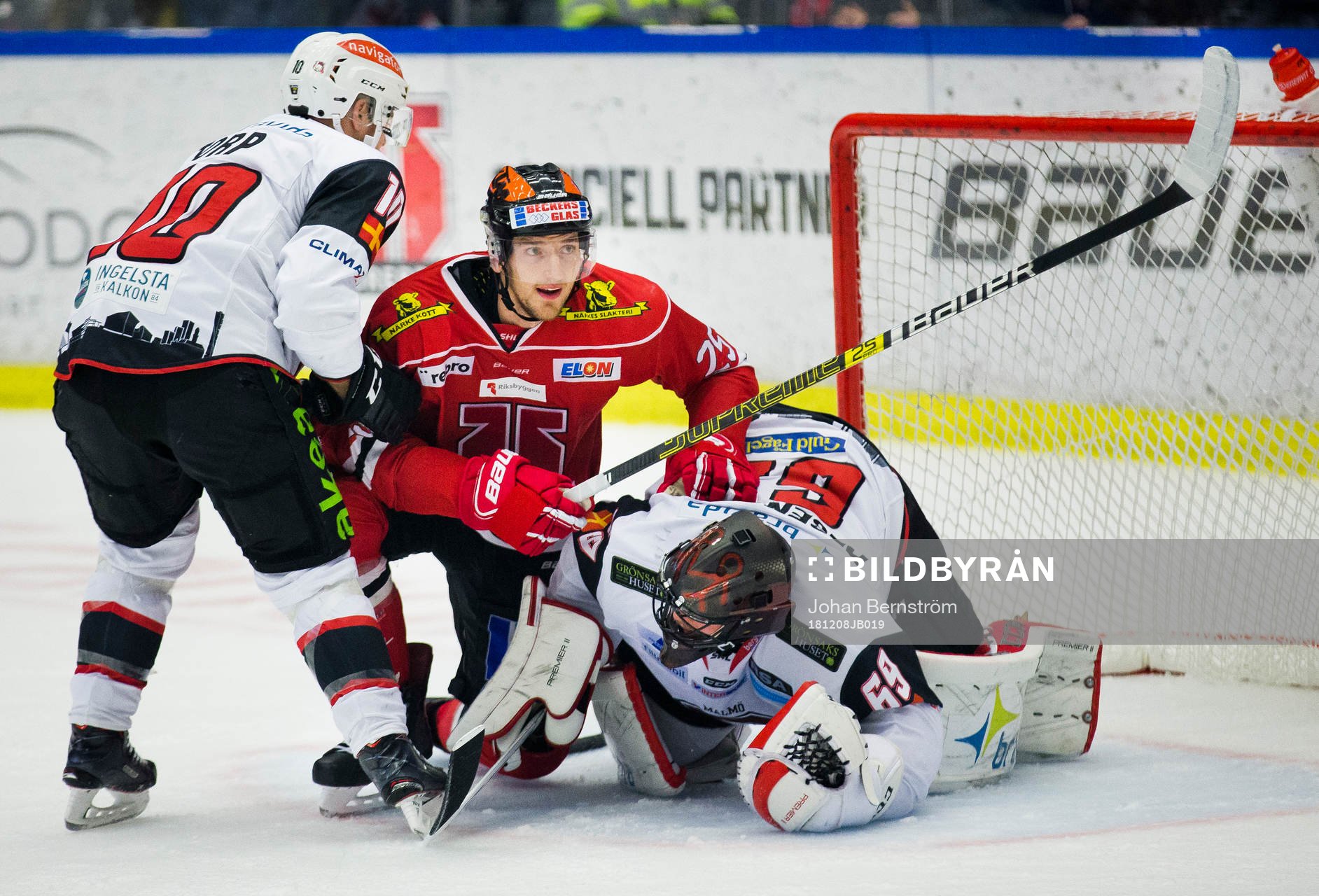 Örebros Anton Hedman och Malmö Redhawks målvakt Oscar