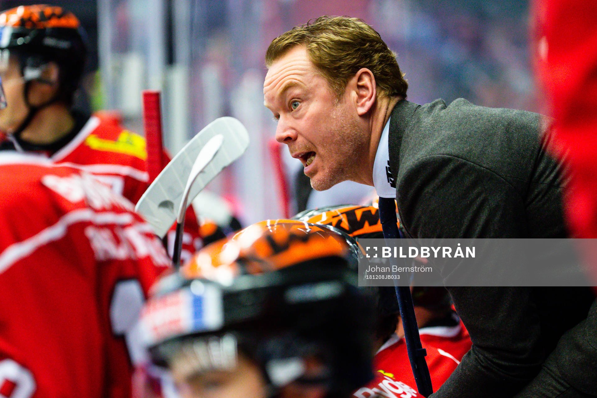 Örebros tränare Niklas Erikssonunder ishockeymatchen i