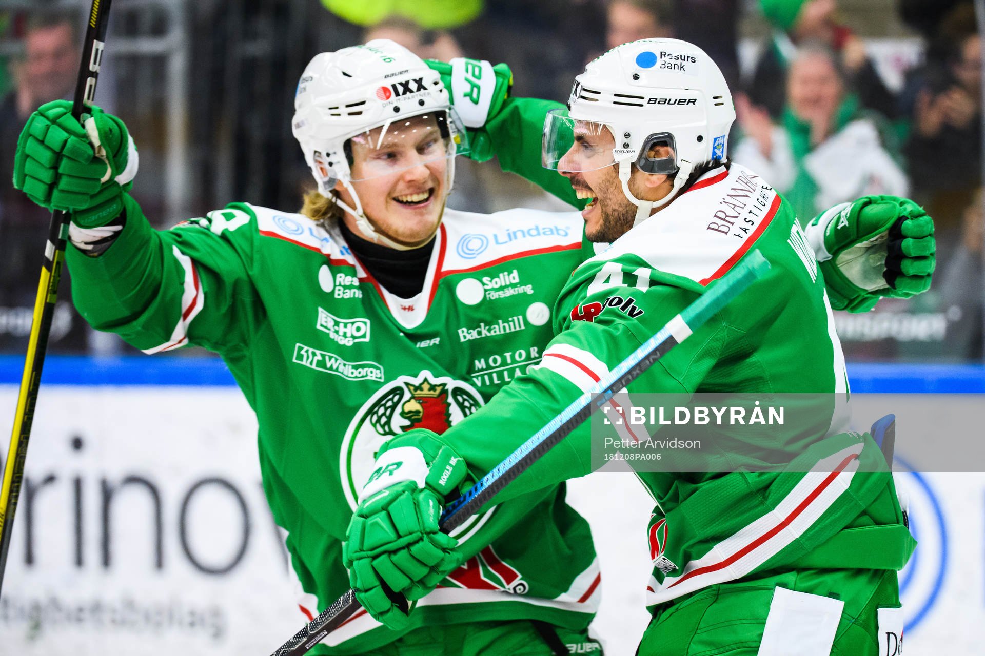 Rögles Daniel Widing jublar med Erik Andersson