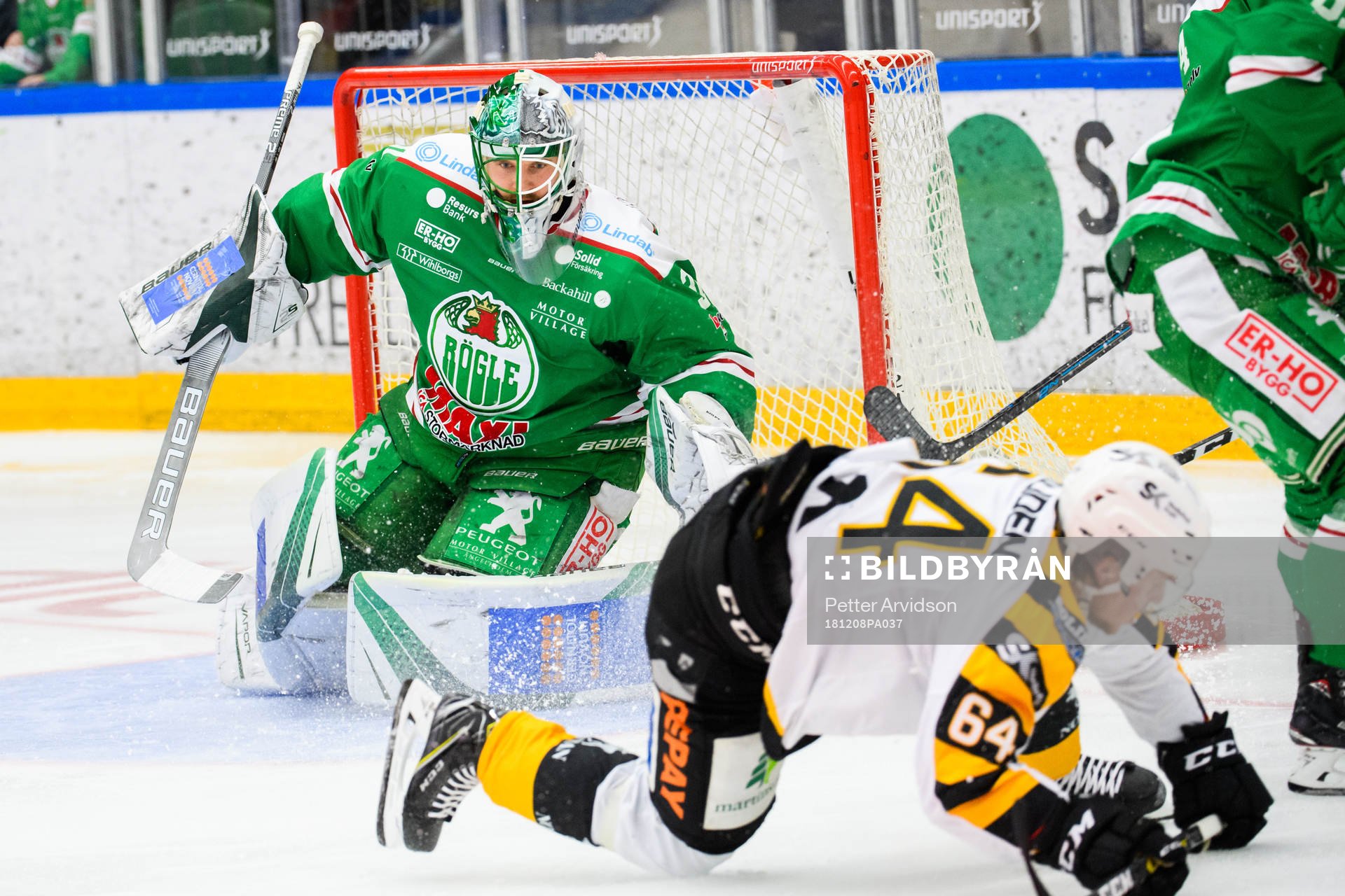Rögles målvakt Ville Kolppanen och Skellefteås Jonathan