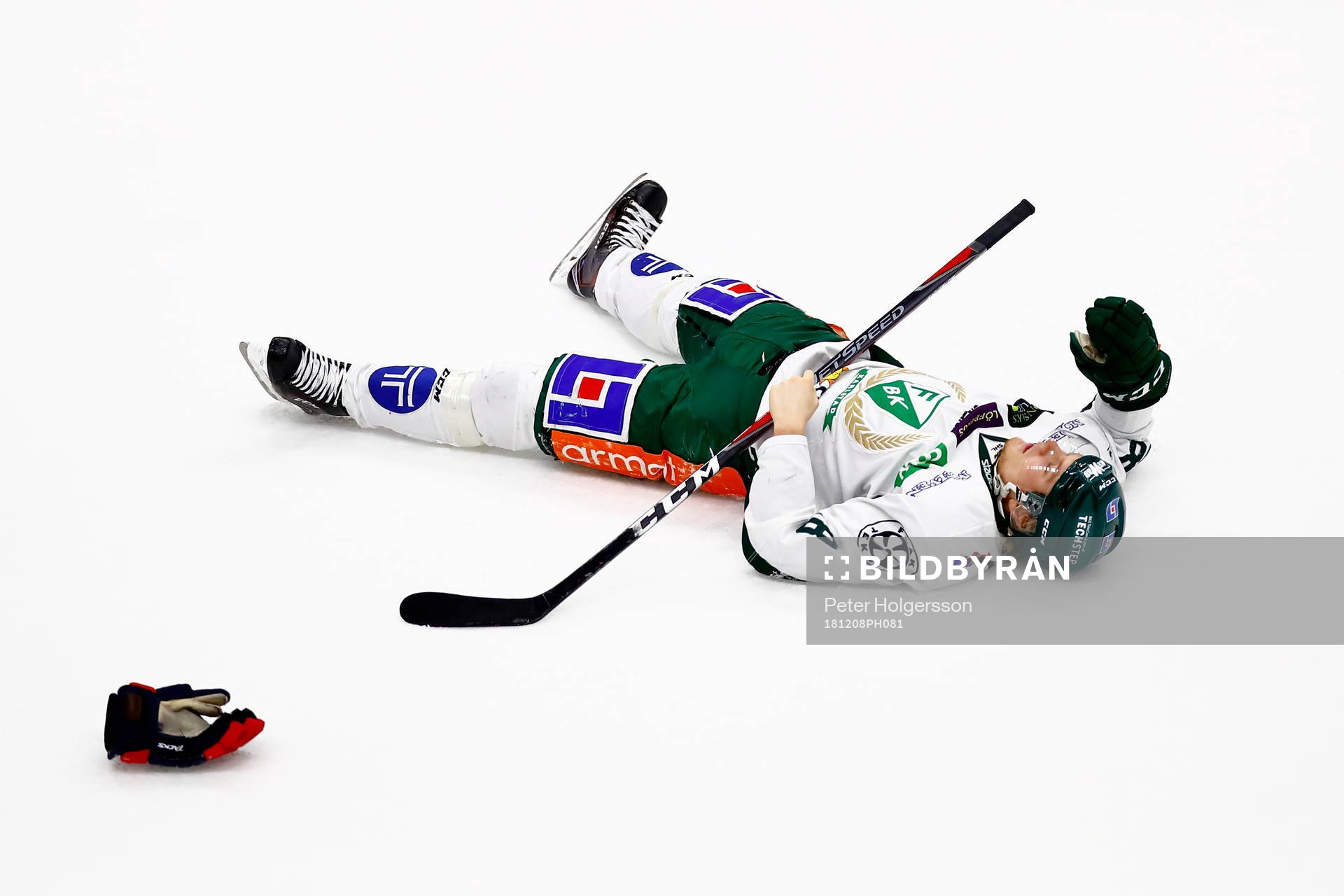 Färjestads Axel Ottosson till synes medvetslös