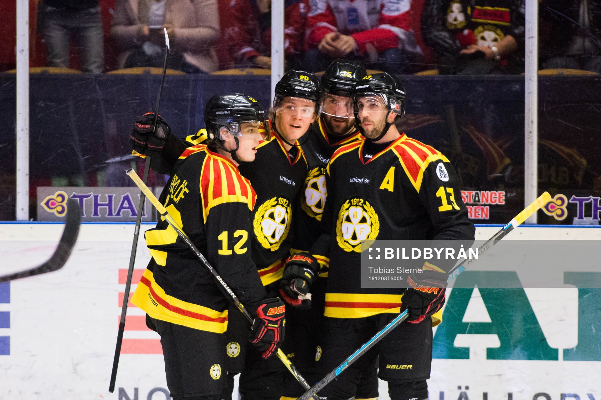 Brynäs Jesper Boqvist jublar med lagkamrater