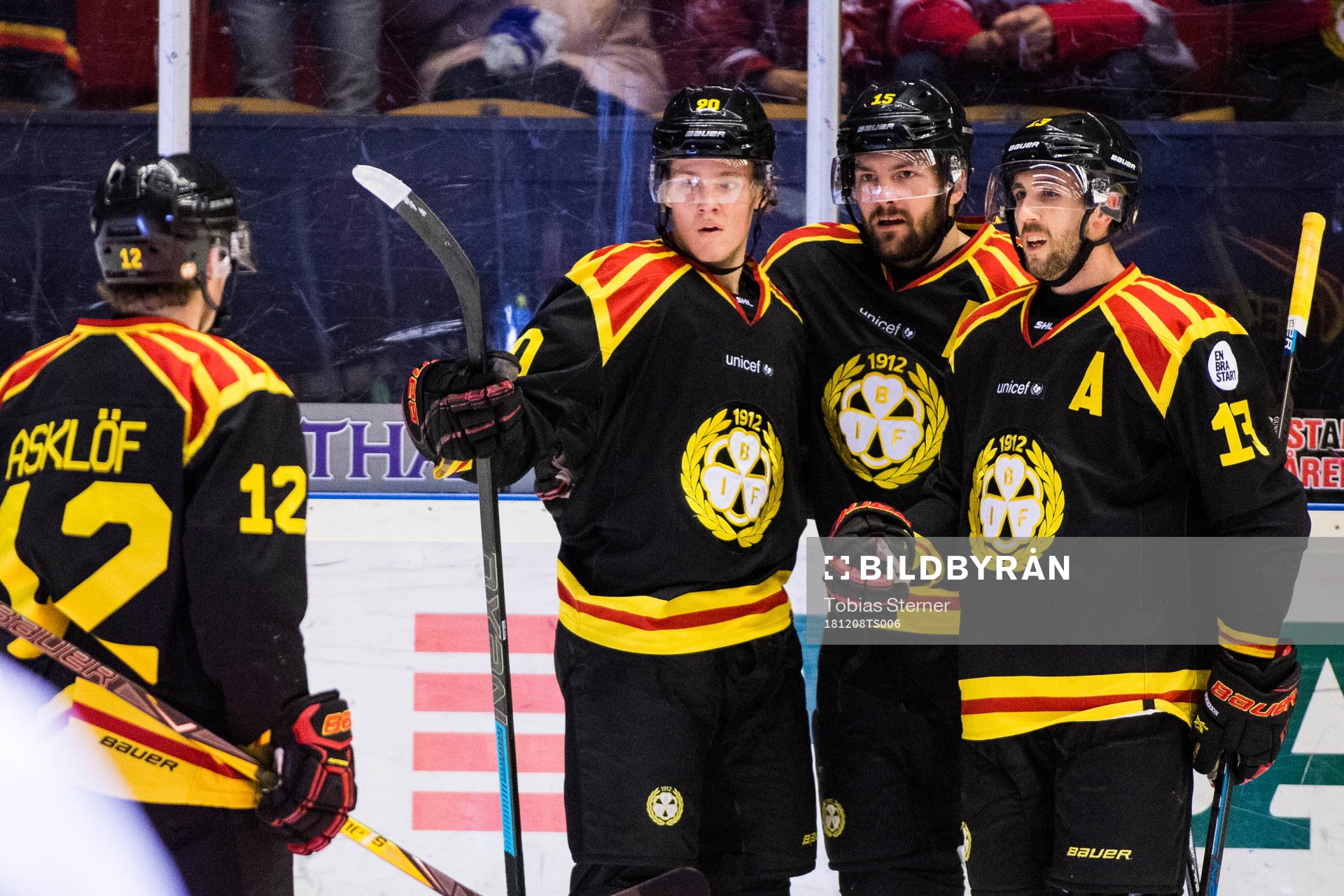Brynäs Jesper Boqvist jublar med lagkamrater