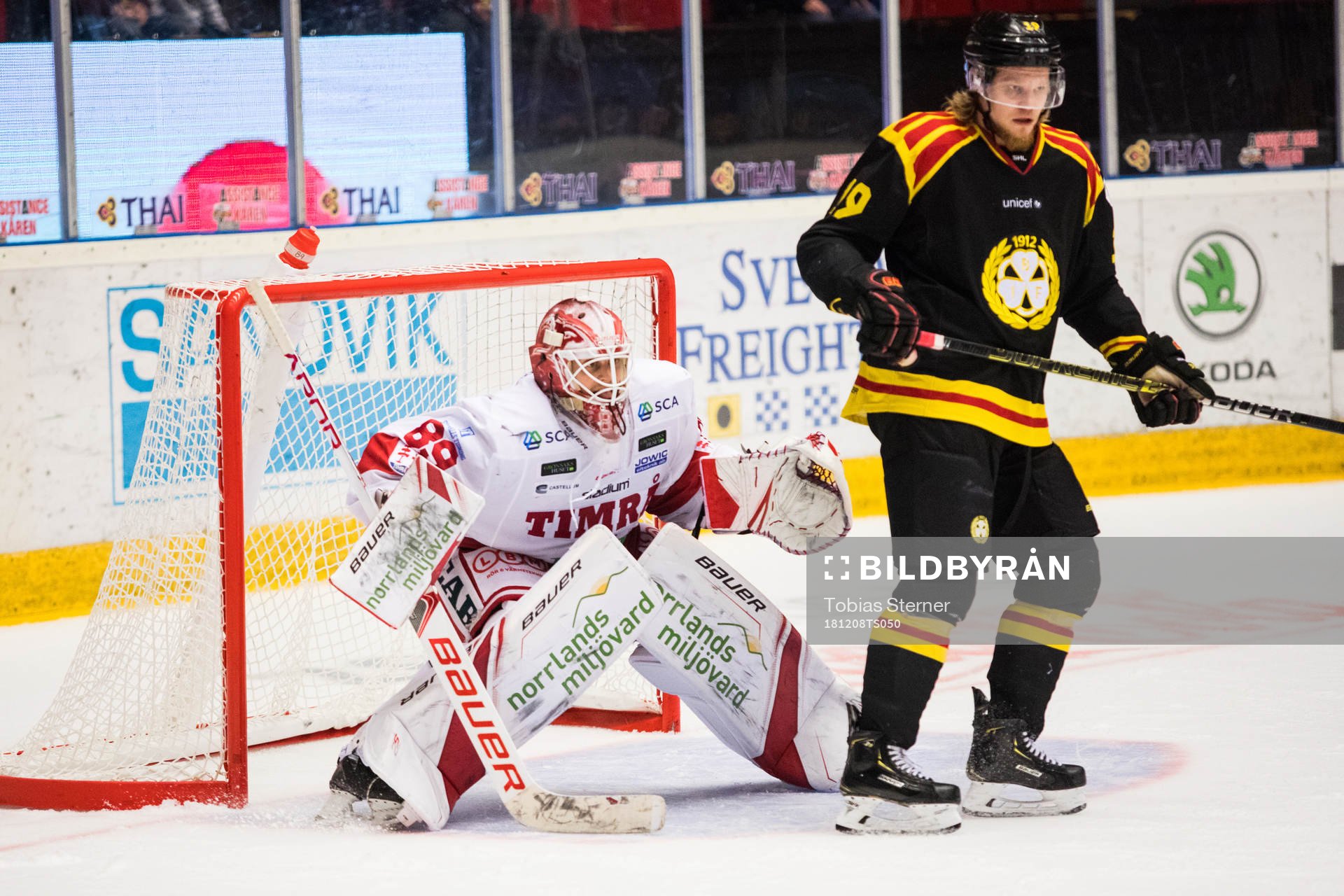Timrås målvakt Niklas Svedberg och Brynäs Ludvig Nilsson