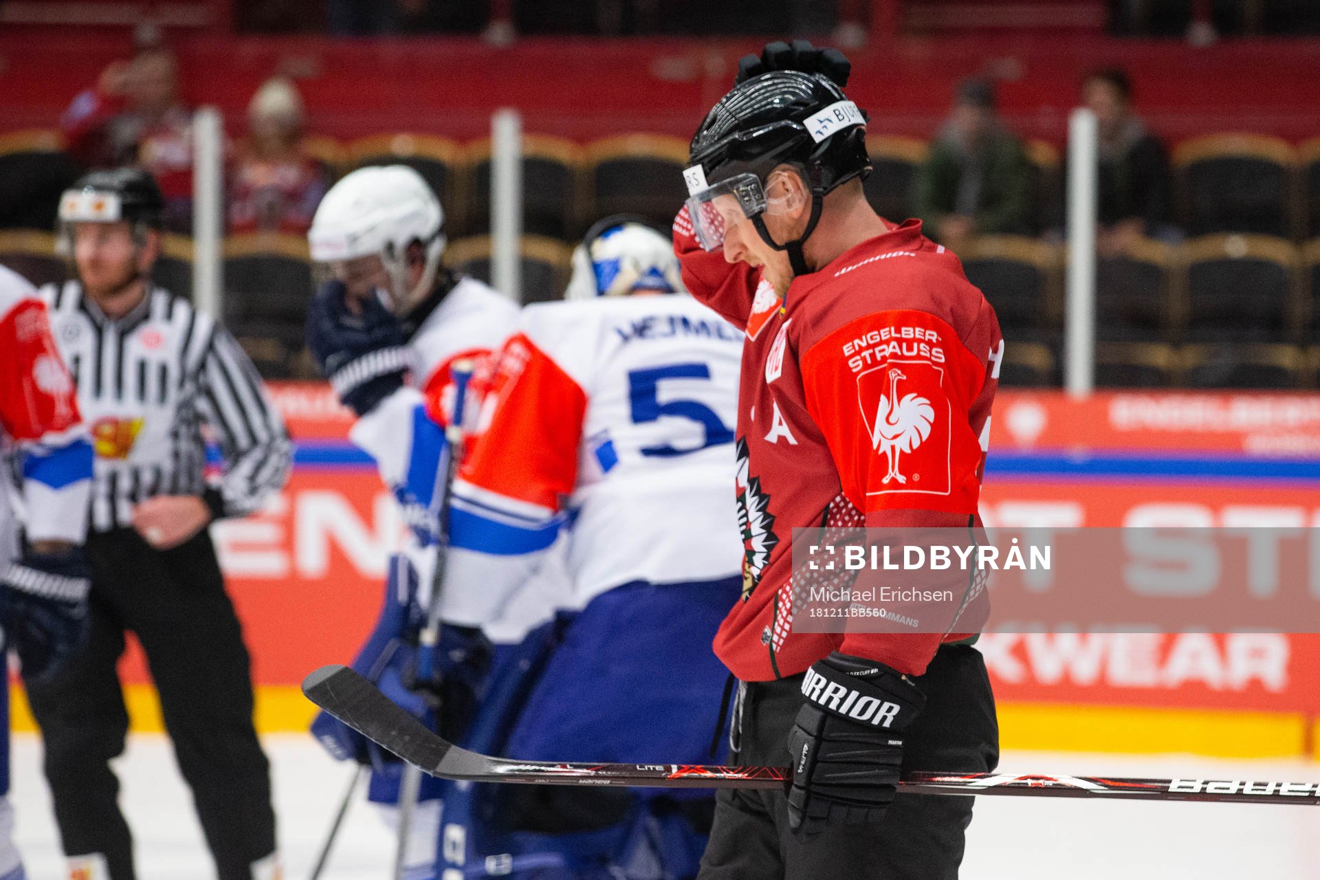 Simon Hjalmarsson of Frölunda looks dejected